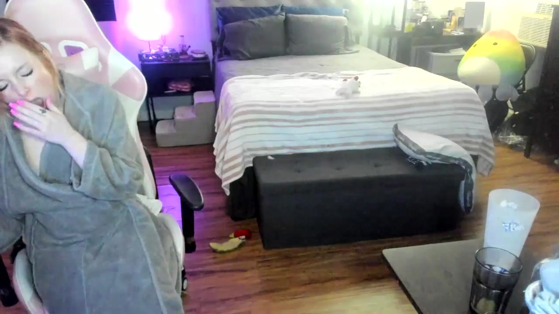 Gallery image thumbnail from LizzySmallz's myfreecams stream on, 04/10/2024, 09:12 image 20 of 20
