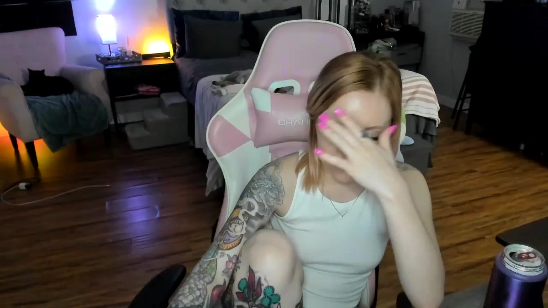 Gallery image thumbnail from LizzySmallz's myfreecams stream on, 04/14/2024, 09:59 image 1 of 20
