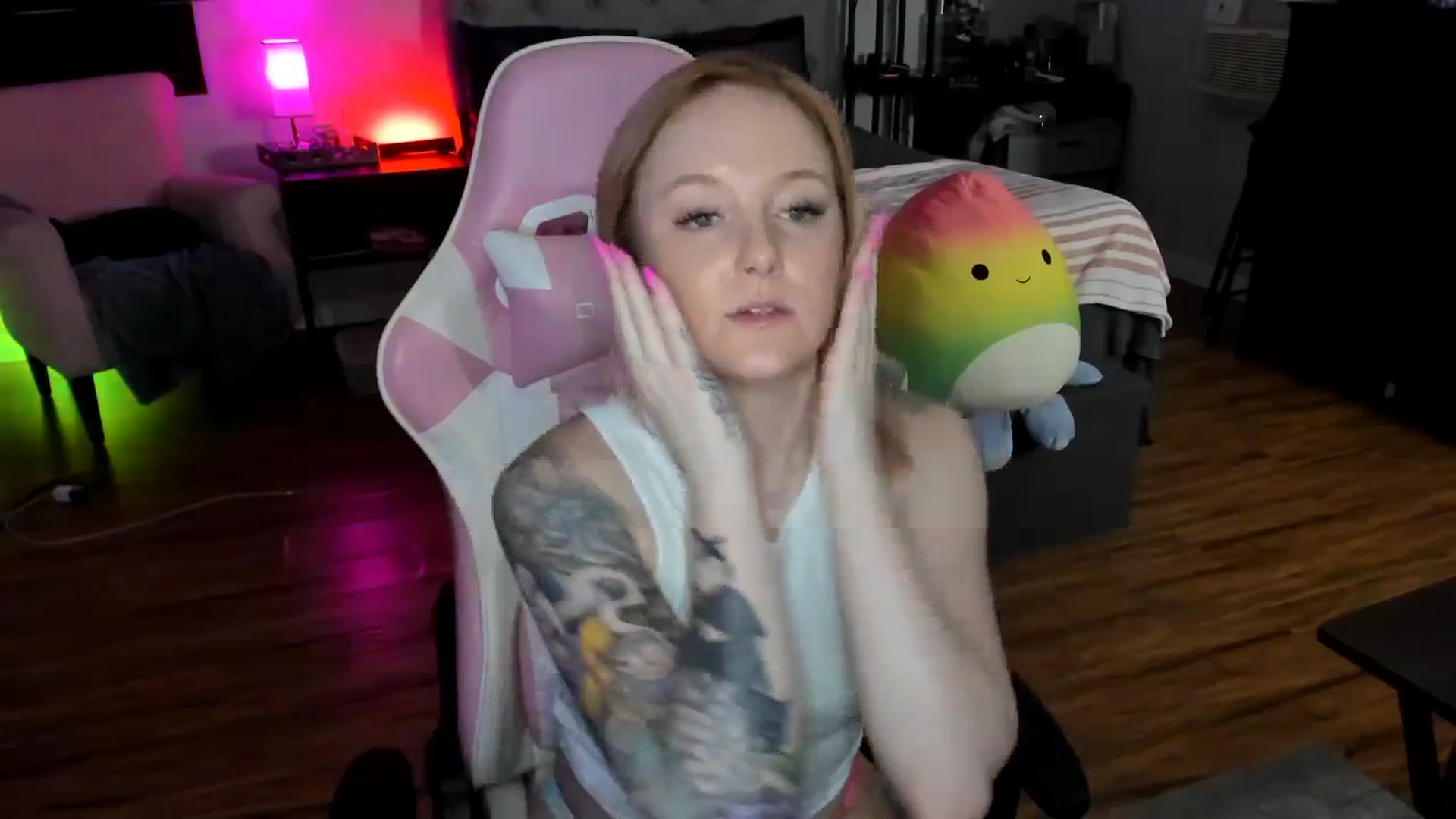 Gallery image thumbnail from LizzySmallz's myfreecams stream on, 04/14/2024, 09:59 image 17 of 20