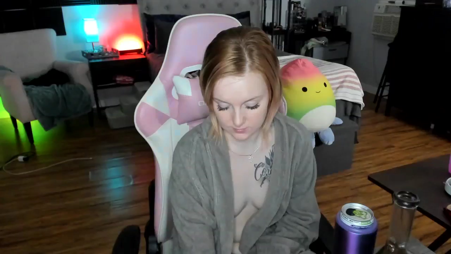 Gallery image thumbnail from LizzySmallz's myfreecams stream on, 04/14/2024, 12:40 image 20 of 20
