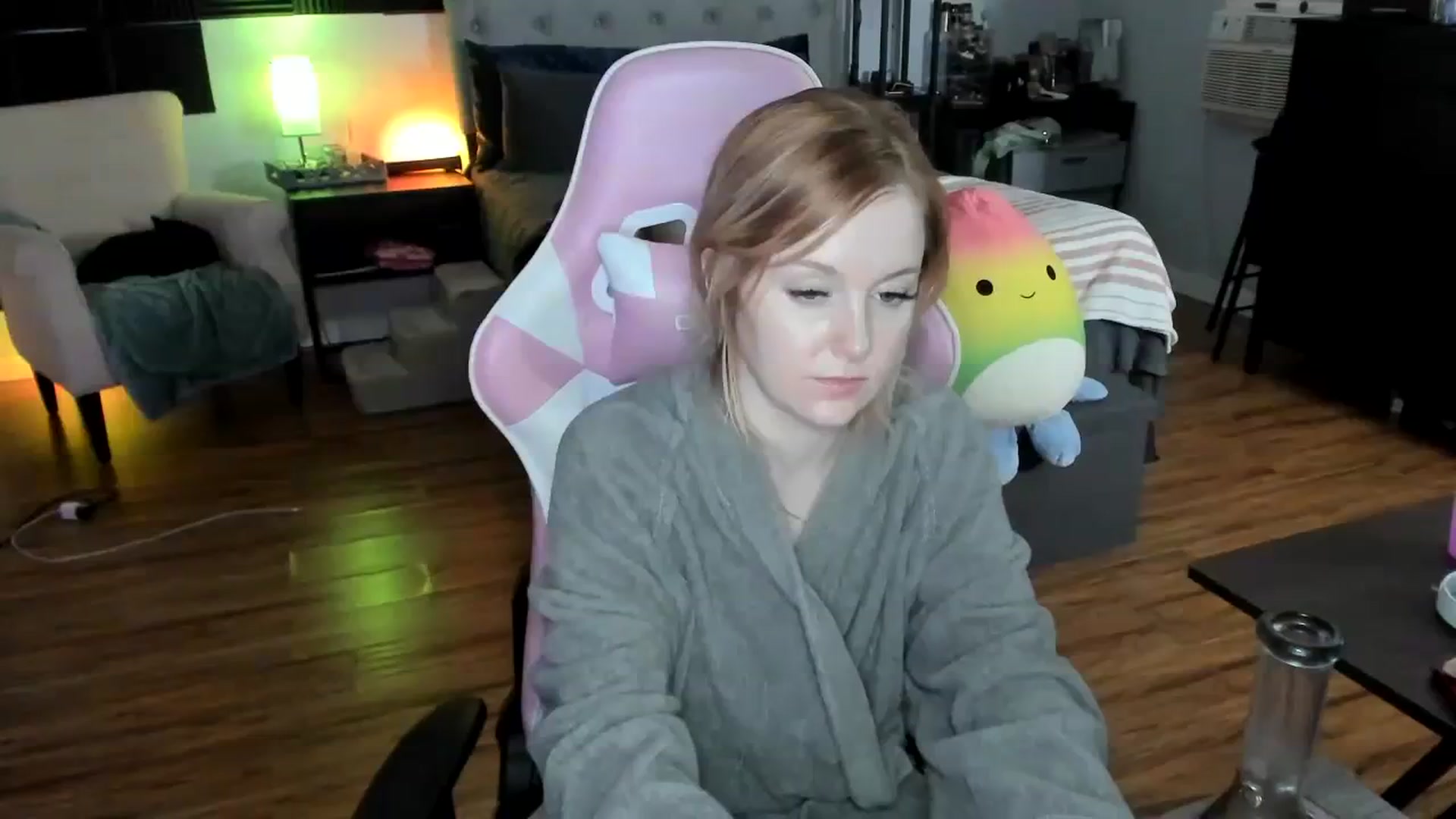 Gallery image thumbnail from LizzySmallz's myfreecams stream on, 04/14/2024, 12:40 image 19 of 20