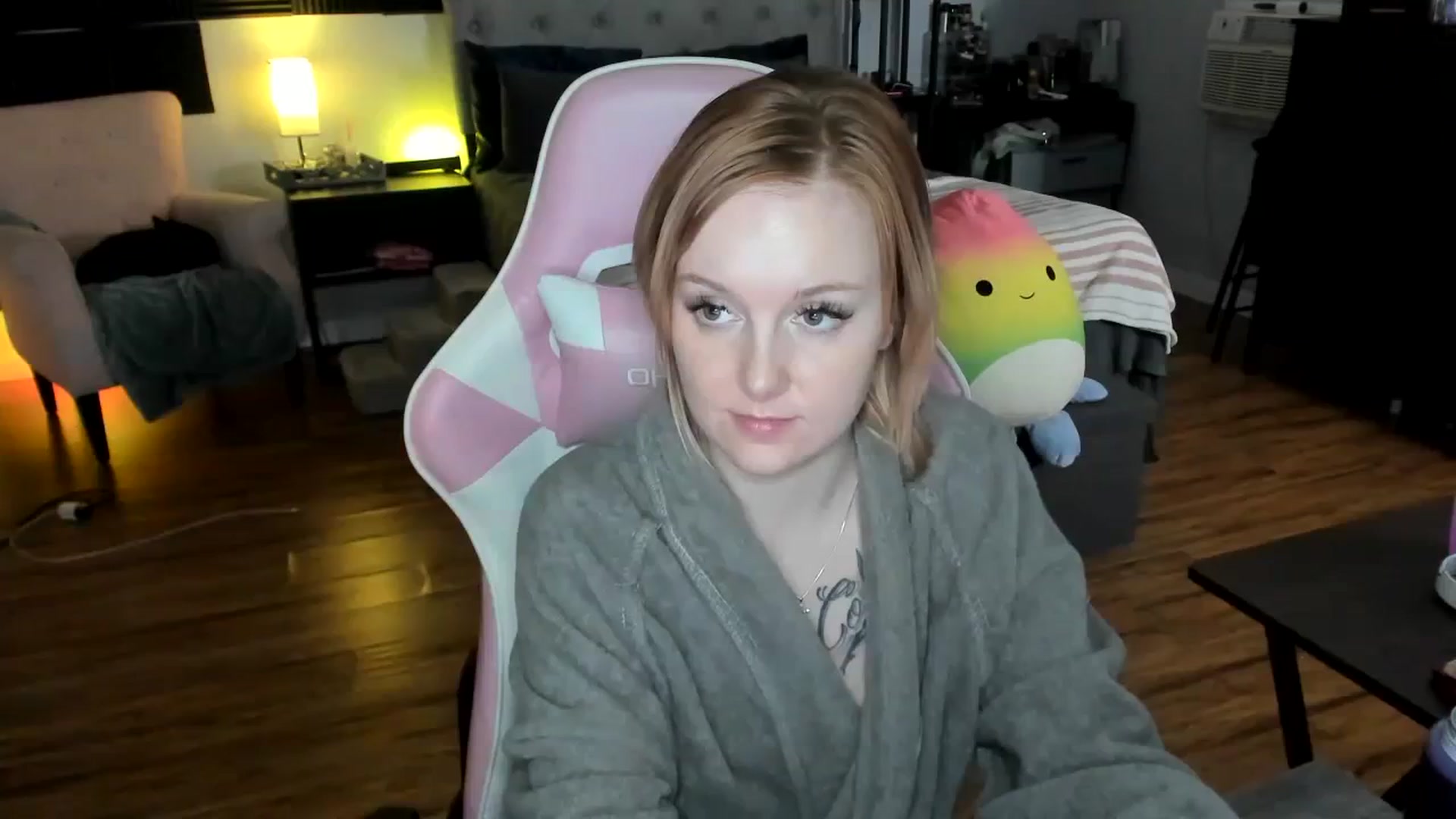 Gallery image thumbnail from LizzySmallz's myfreecams stream on, 04/14/2024, 12:40 image 18 of 20