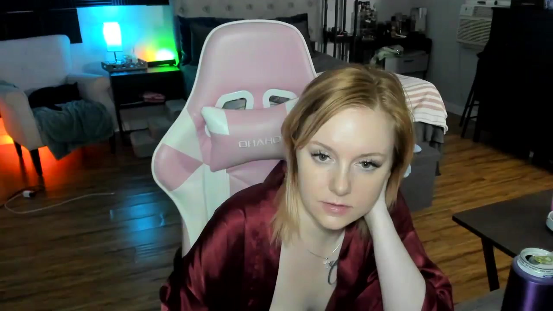 Gallery image thumbnail from LizzySmallz's myfreecams stream on, 04/14/2024, 12:40 image 10 of 20