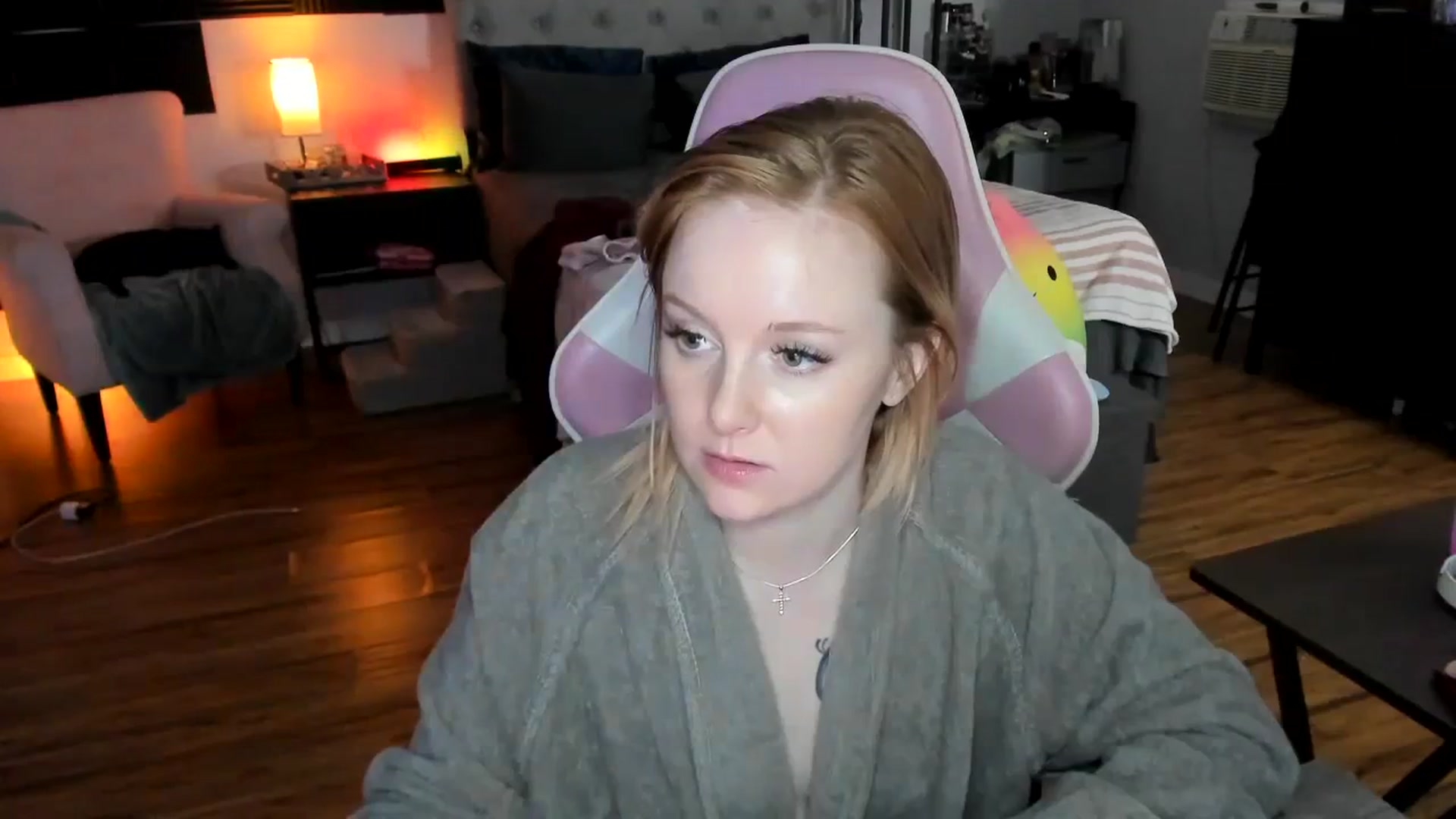 Gallery image thumbnail from LizzySmallz's myfreecams stream on, 04/14/2024, 12:40 image 16 of 20