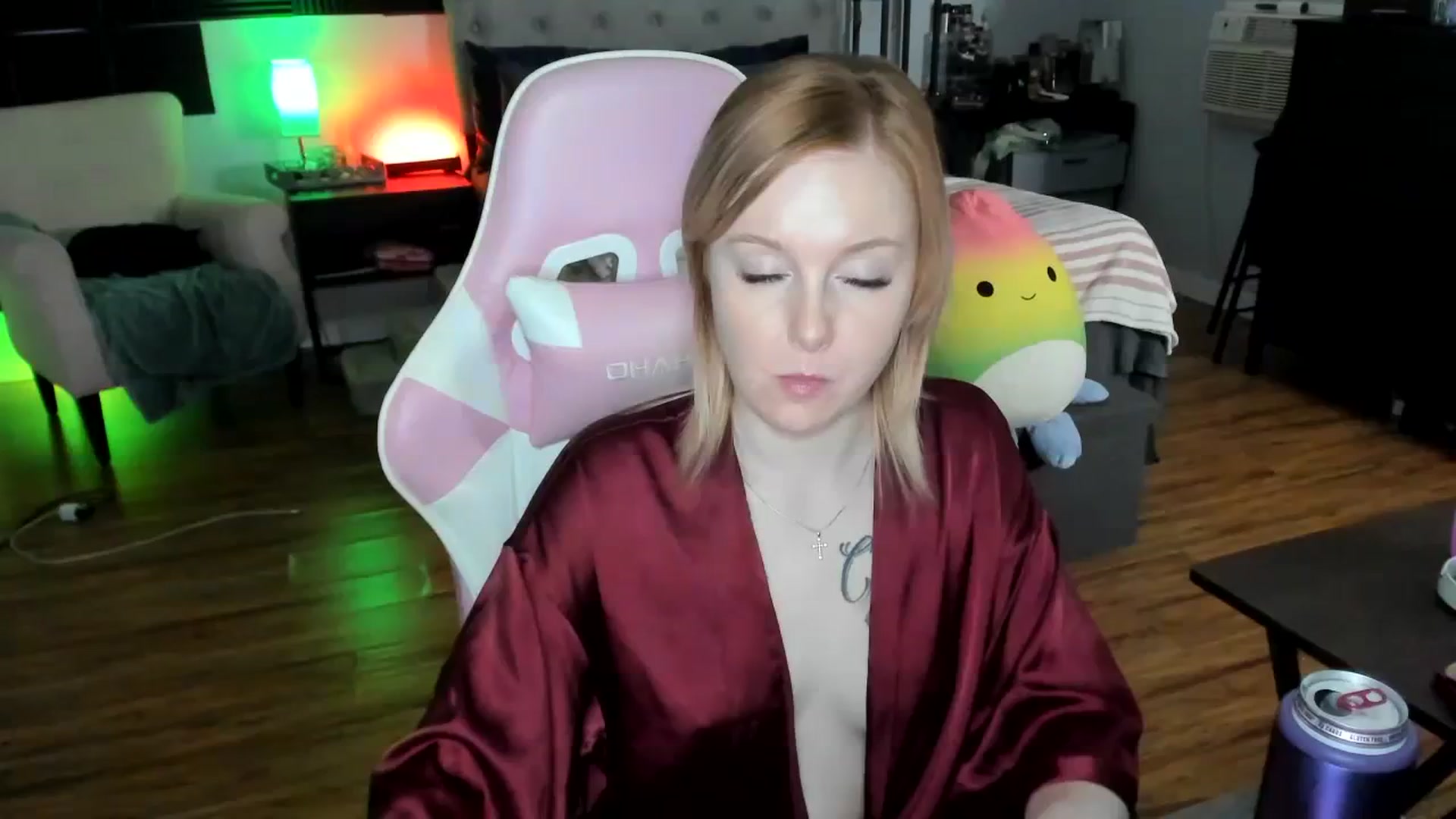 Gallery image thumbnail from LizzySmallz's myfreecams stream on, 04/14/2024, 12:40 image 6 of 20