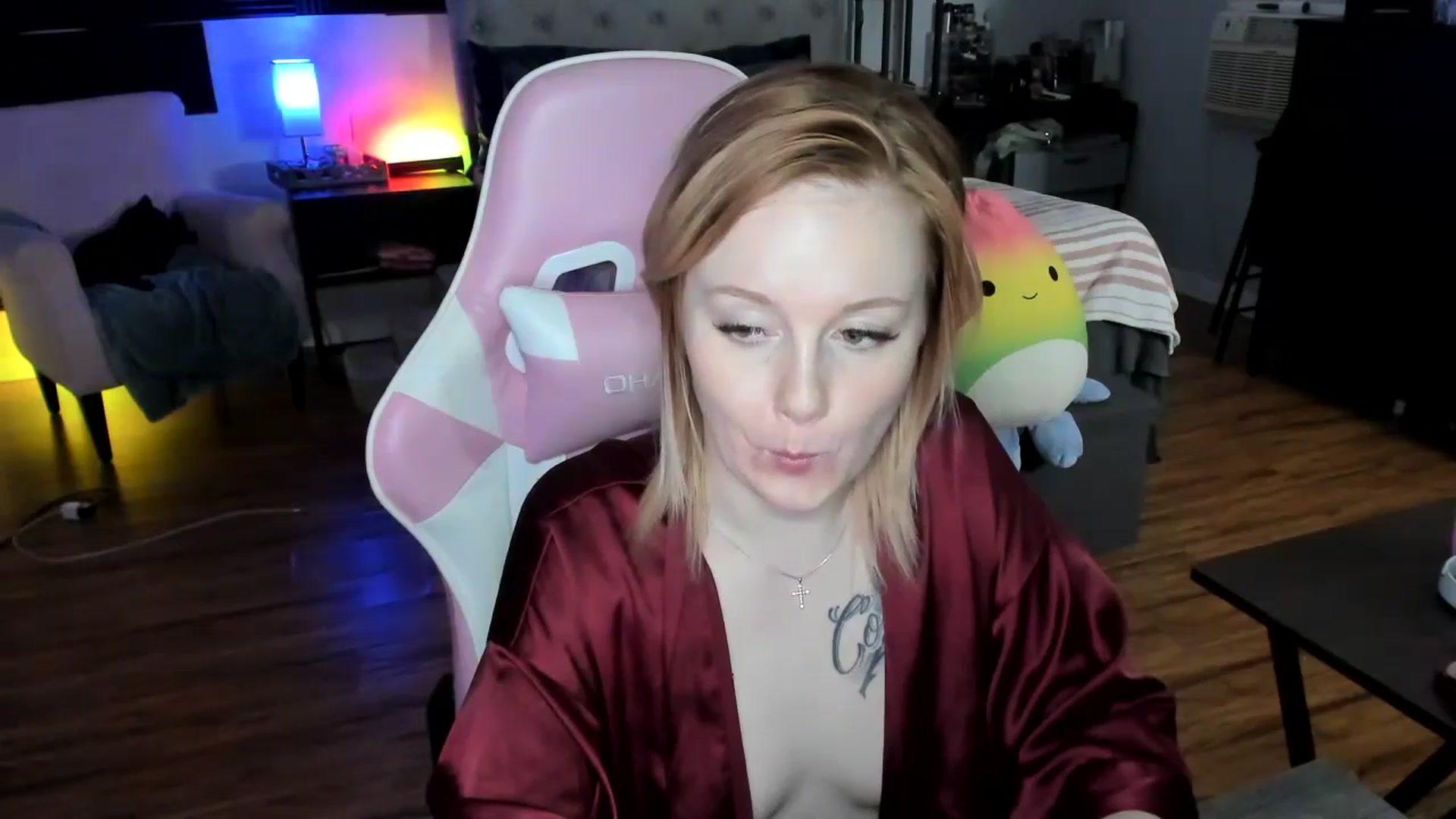 Gallery image thumbnail from LizzySmallz's myfreecams stream on, 04/14/2024, 12:40 image 8 of 20