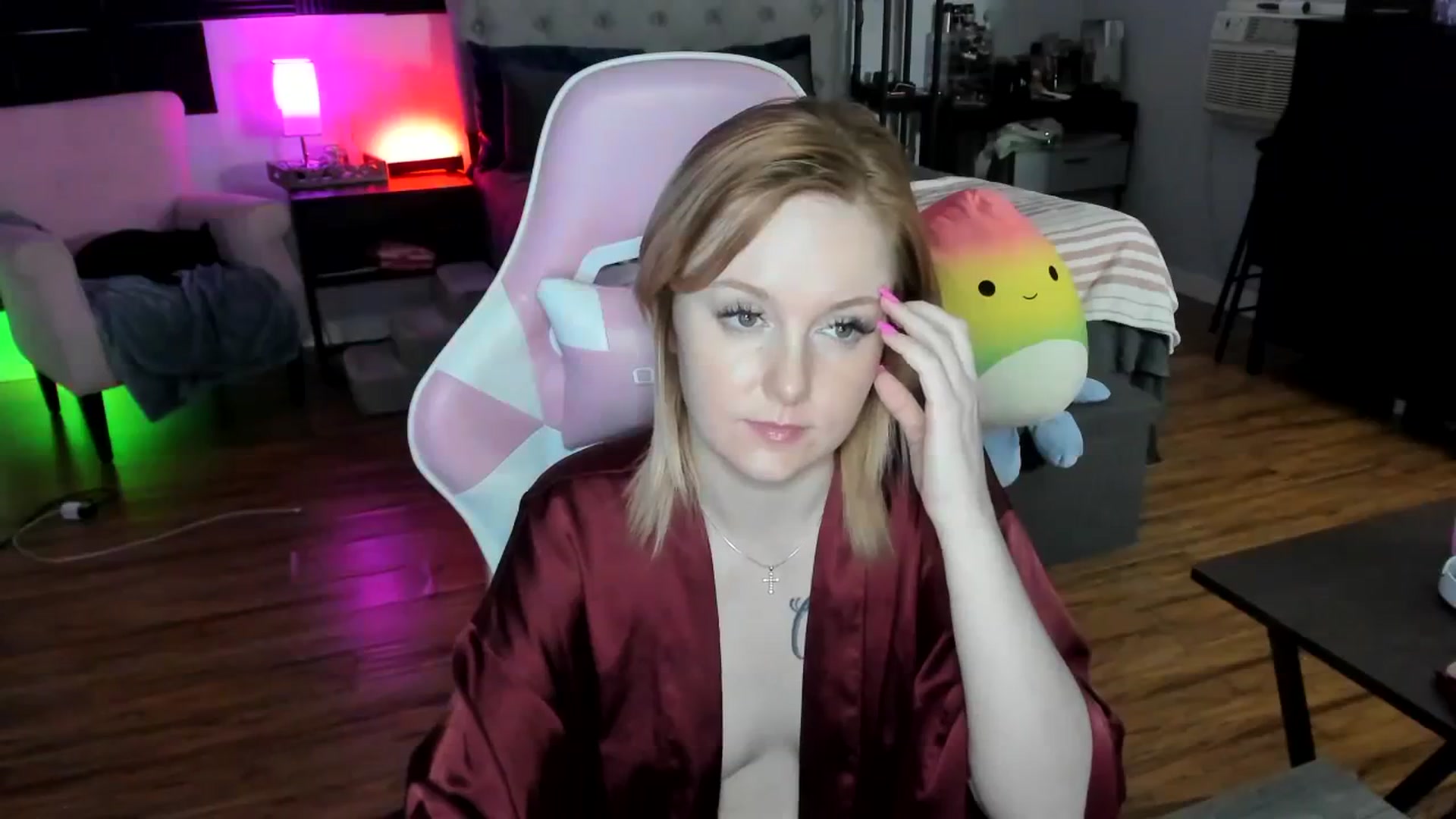 Gallery image thumbnail from LizzySmallz's myfreecams stream on, 04/14/2024, 12:40 image 13 of 20