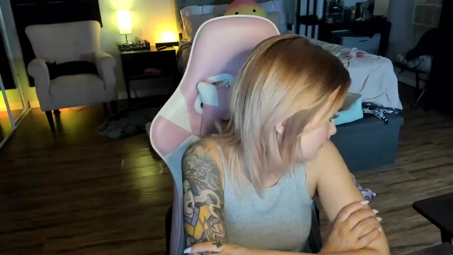 Gallery image thumbnail from LizzySmallz's myfreecams stream on, 04/22/2024, 09:23 image 11 of 20
