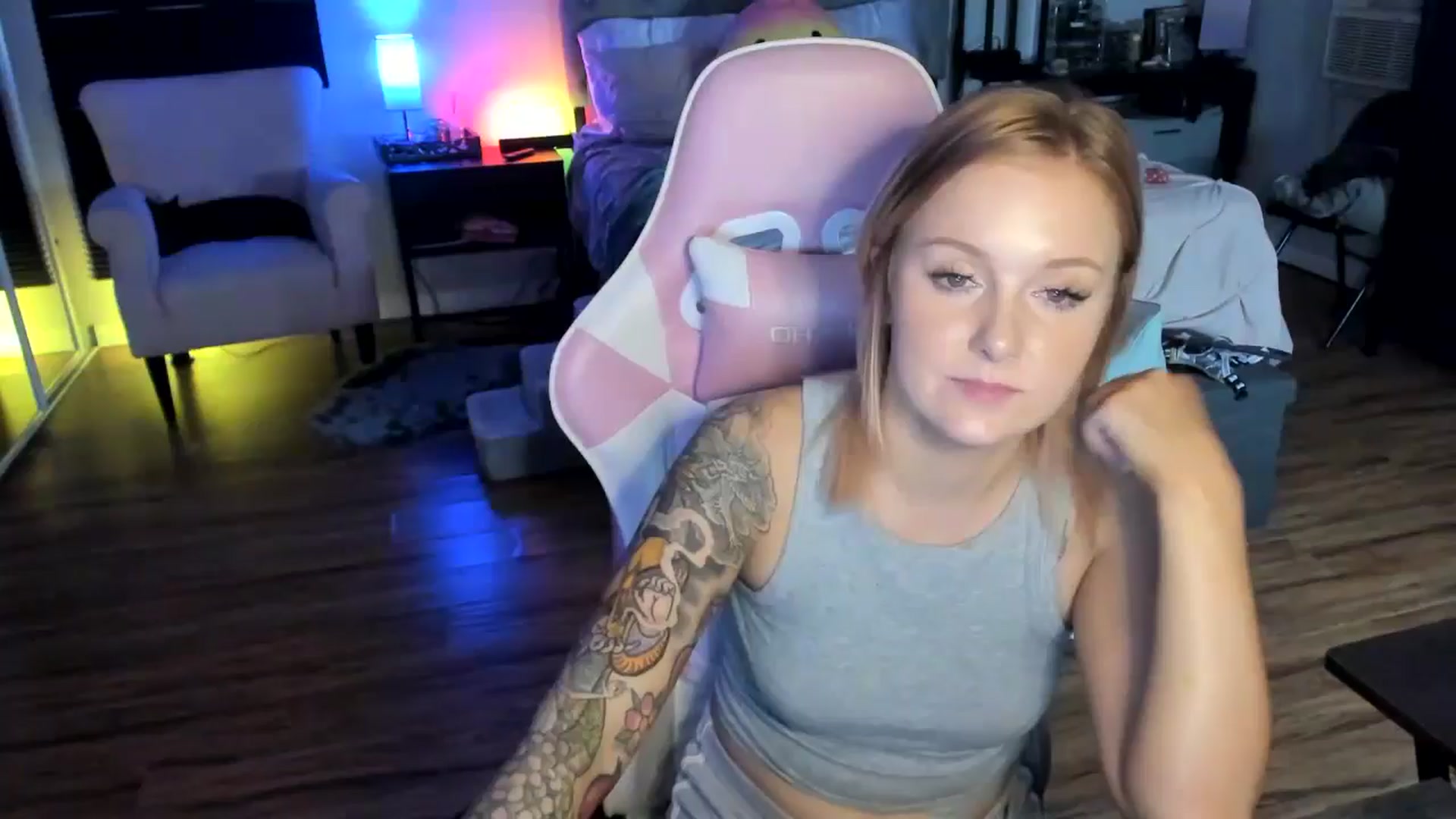 Gallery image thumbnail from LizzySmallz's myfreecams stream on, 04/22/2024, 09:23 image 10 of 20