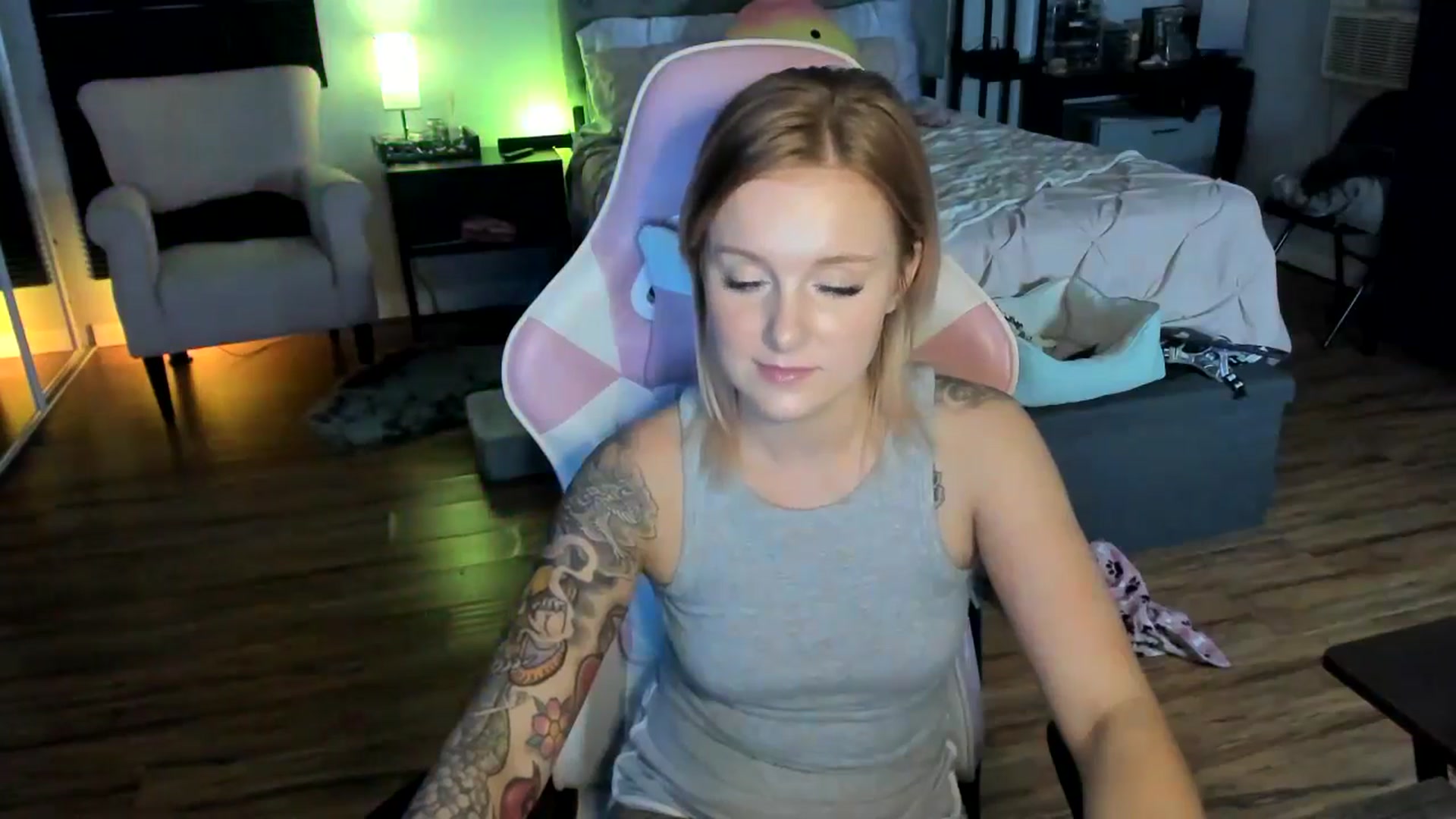 Gallery image thumbnail from LizzySmallz's myfreecams stream on, 04/22/2024, 09:23 image 2 of 20