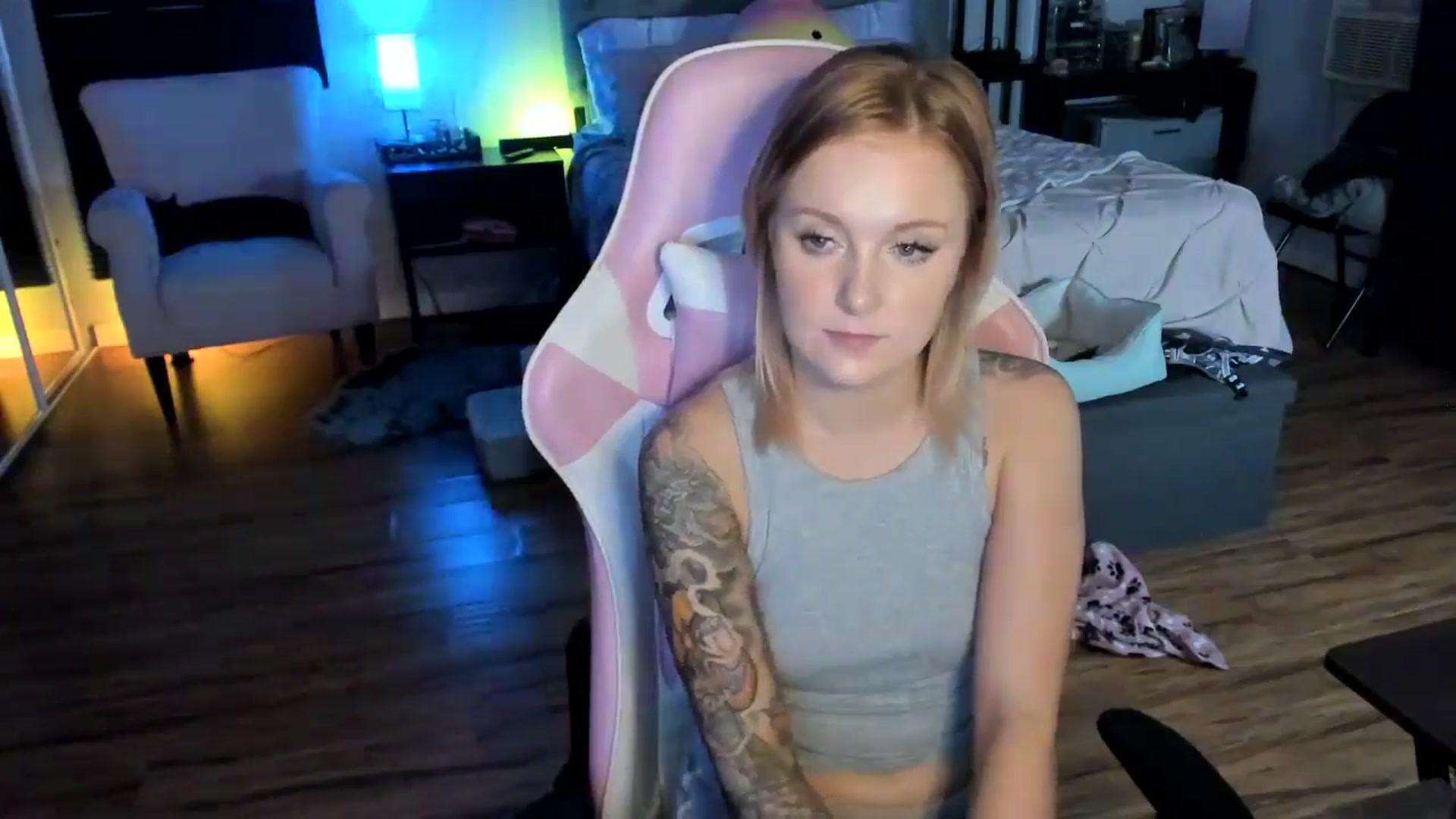 Gallery image thumbnail from LizzySmallz's myfreecams stream on, 04/22/2024, 09:23 image 9 of 20