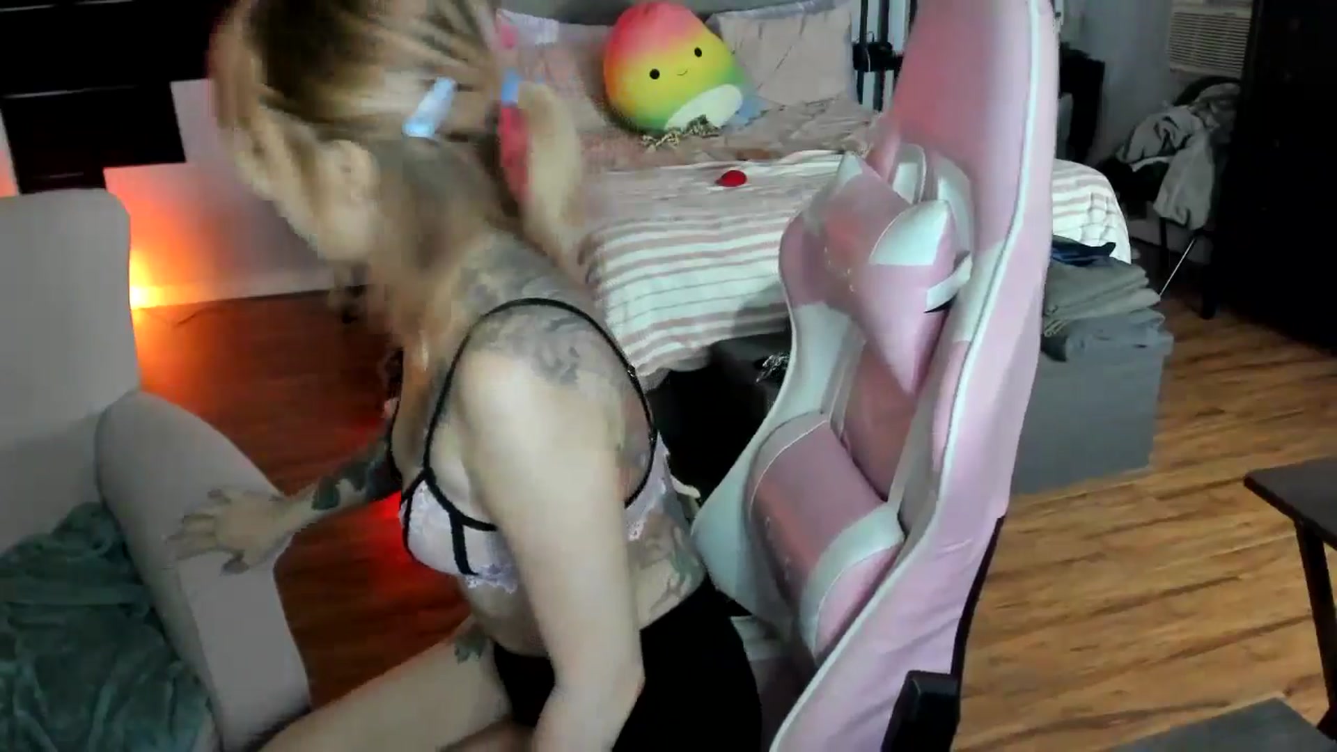 Gallery image thumbnail from LizzySmallz's myfreecams stream on, 04/26/2024, 07:09 image 8 of 20