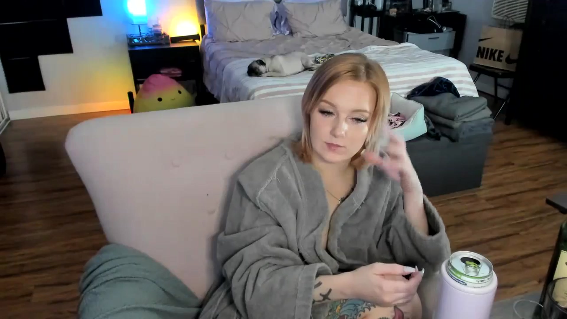 Gallery image thumbnail from LizzySmallz's myfreecams stream on, 04/27/2024, 09:27 image 12 of 20