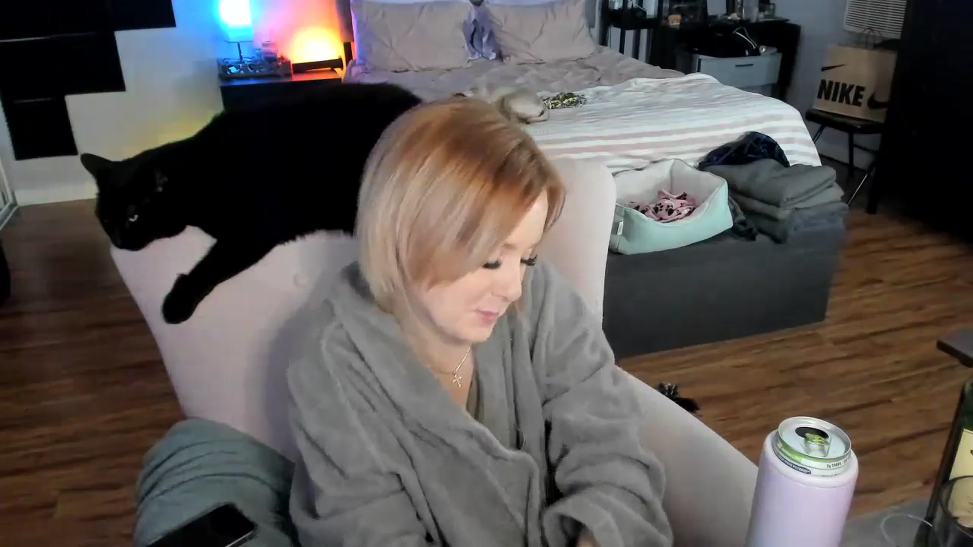 Gallery image thumbnail from LizzySmallz's myfreecams stream on, 04/27/2024, 09:27 image 17 of 20