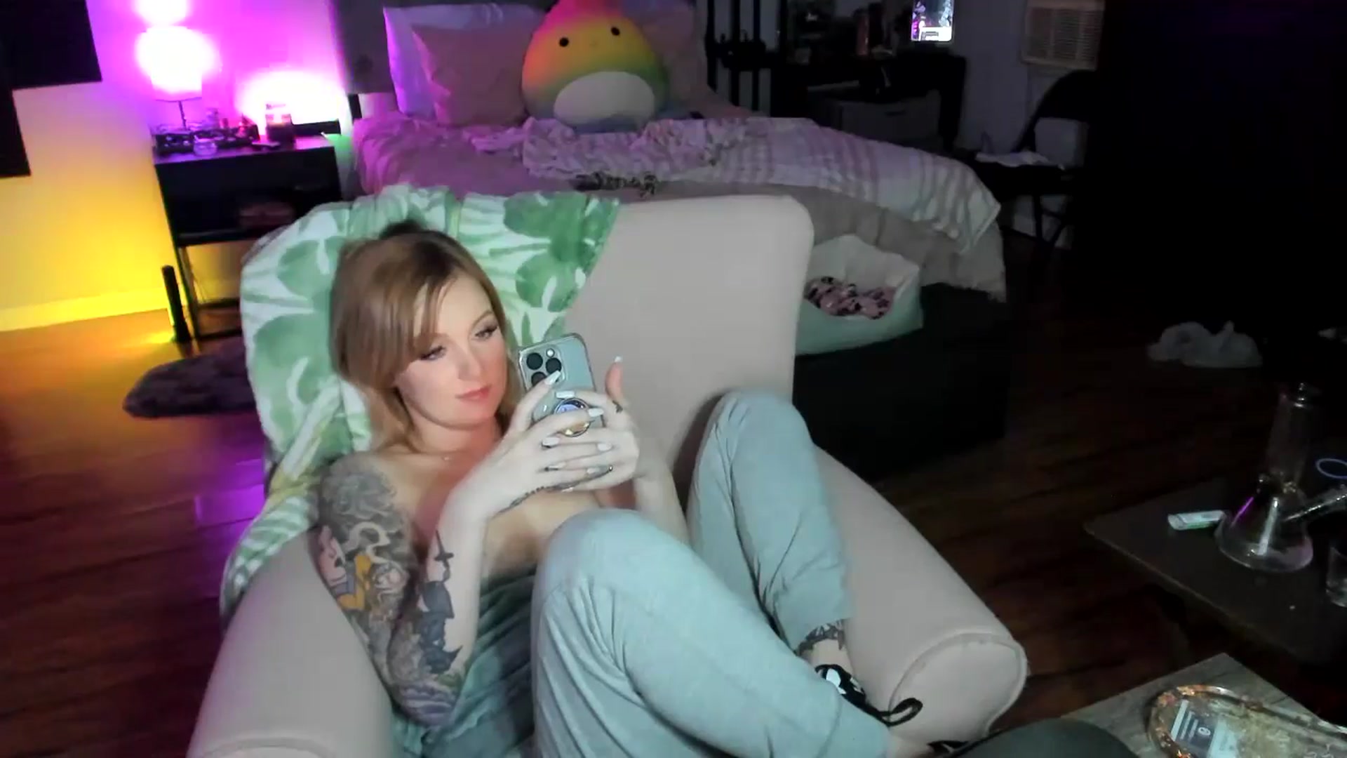 Gallery image thumbnail from LizzySmallz's myfreecams stream on, 04/30/2024, 10:11 image 18 of 20