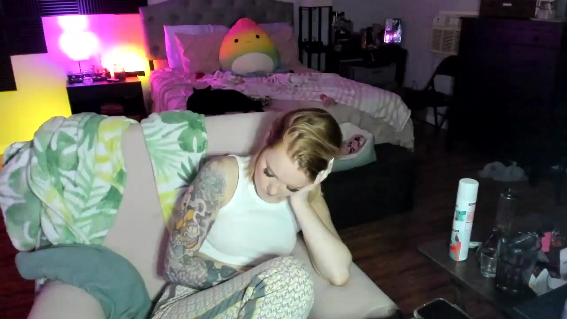 Gallery image thumbnail from LizzySmallz's myfreecams stream on, 04/30/2024, 11:36 image 19 of 20