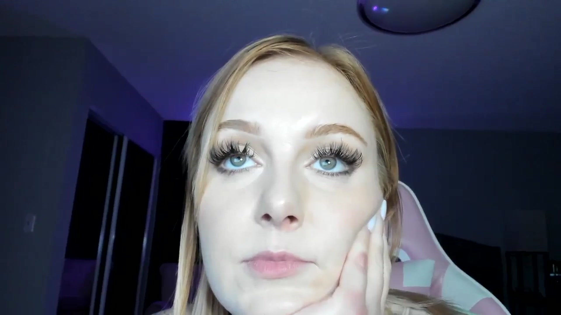 Gallery image thumbnail from LizzySmallz's myfreecams stream on, 05/04/2024, 08:41 image 14 of 20