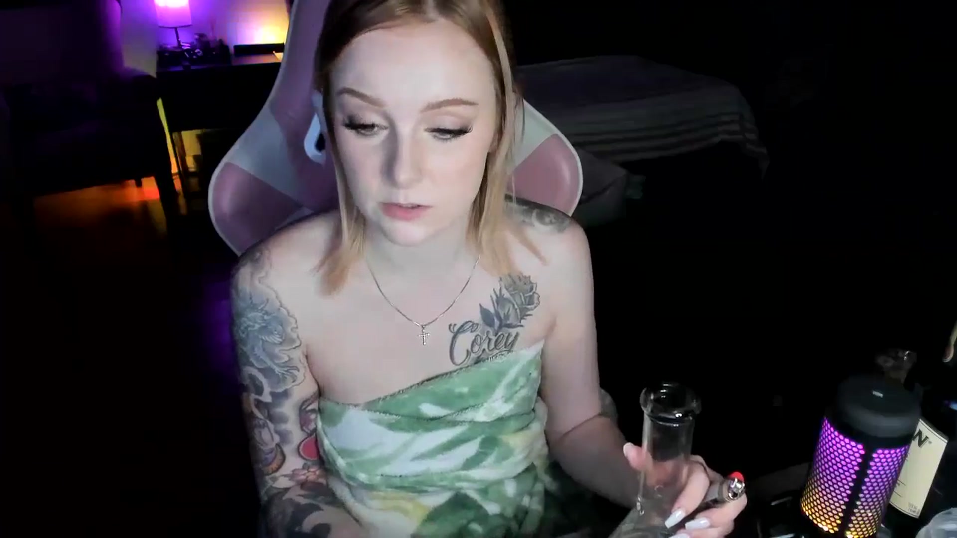 Gallery image thumbnail from LizzySmallz's myfreecams stream on, 05/04/2024, 08:41 image 19 of 20