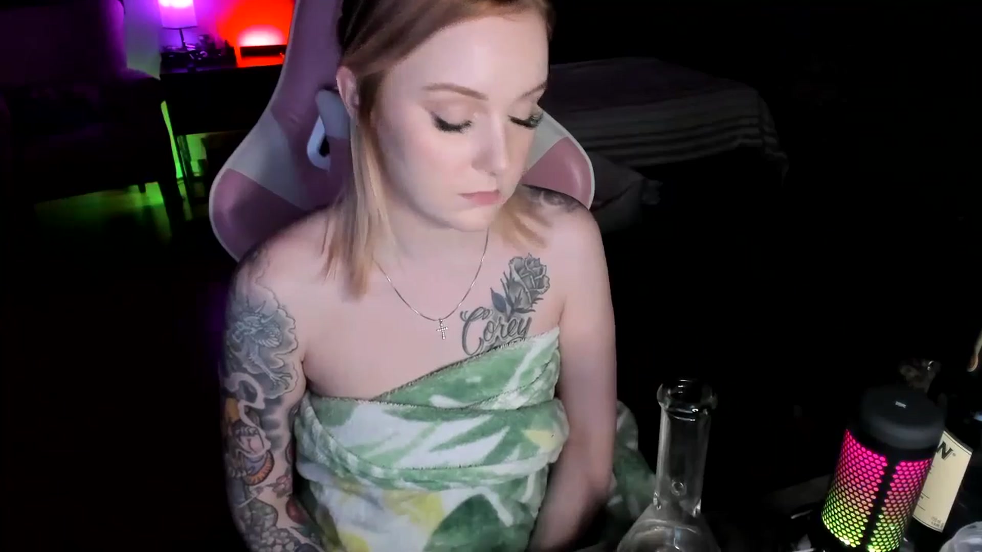 Gallery image thumbnail from LizzySmallz's myfreecams stream on, 05/04/2024, 08:41 image 16 of 20