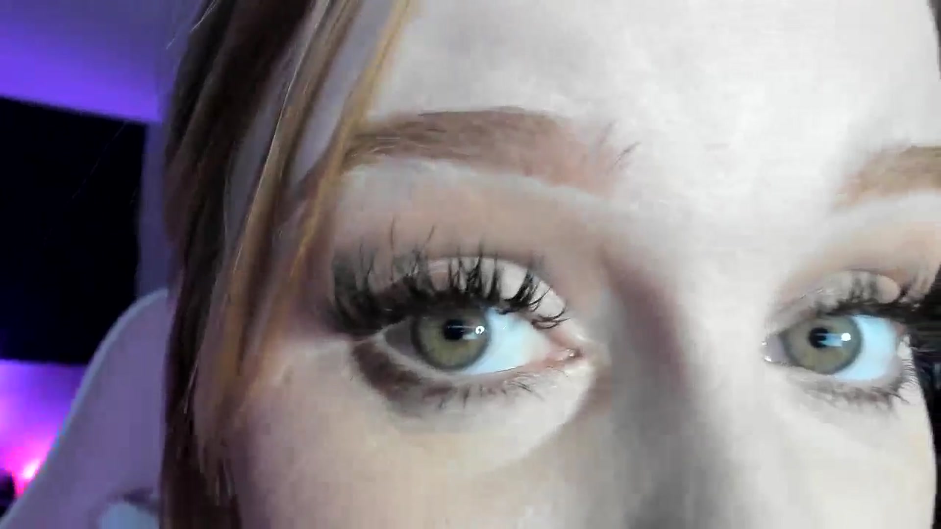 Gallery image thumbnail from LizzySmallz's myfreecams stream on, 05/04/2024, 08:41 image 13 of 20