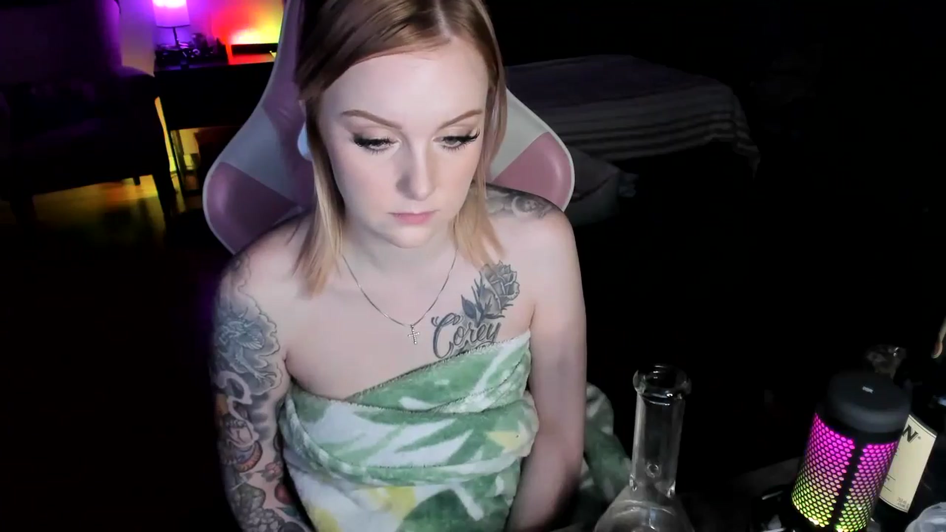 Gallery image thumbnail from LizzySmallz's myfreecams stream on, 05/04/2024, 08:41 image 17 of 20