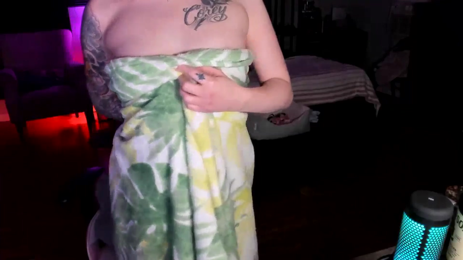 Gallery image thumbnail from LizzySmallz's myfreecams stream on, 05/04/2024, 10:11 image 12 of 20