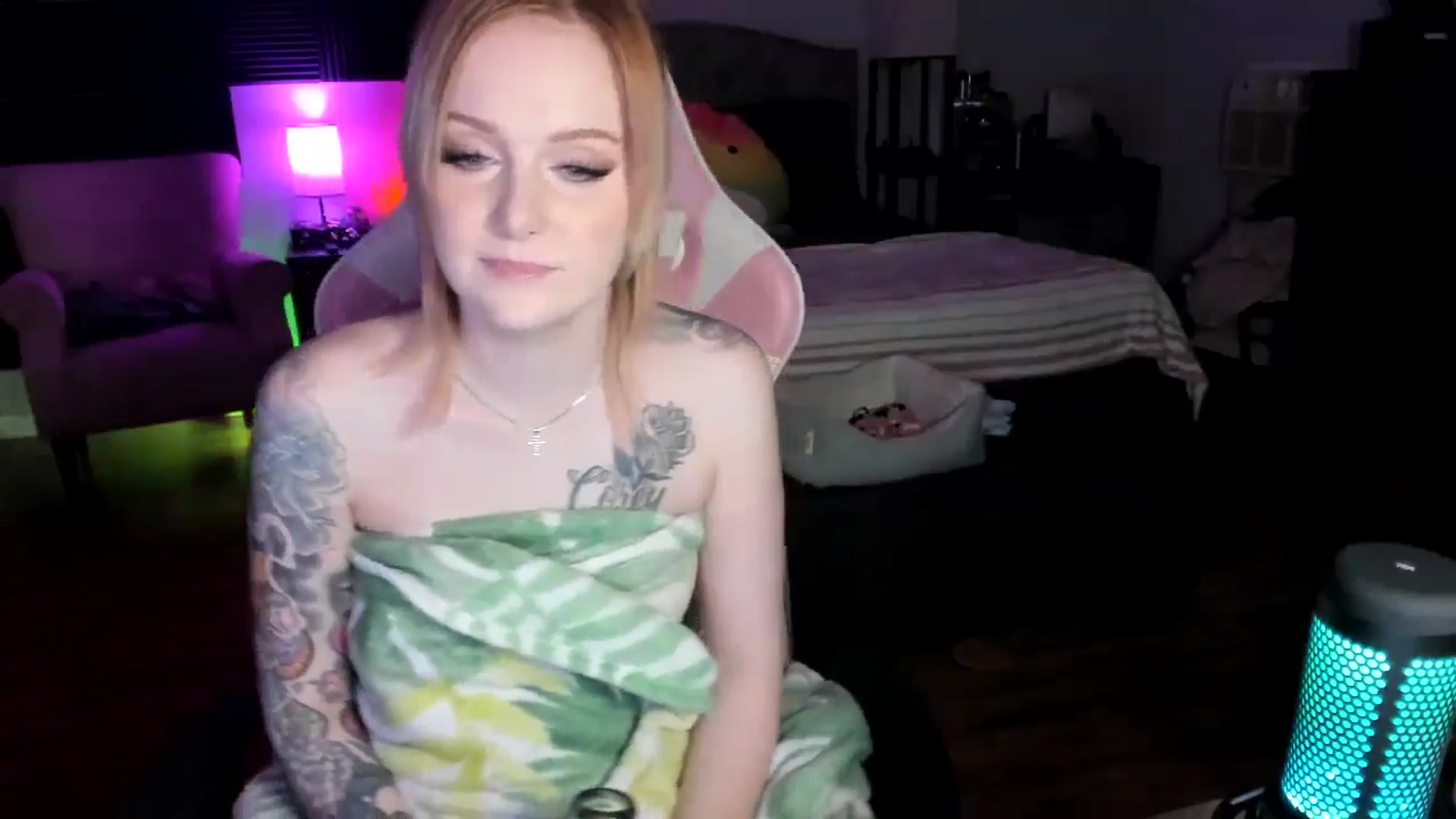 Gallery image thumbnail from LizzySmallz's myfreecams stream on, 05/04/2024, 10:11 image 17 of 20