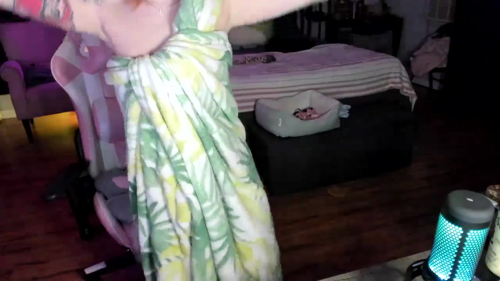 Gallery image thumbnail from LizzySmallz's myfreecams stream on, 05/04/2024, 10:11 image 7 of 20