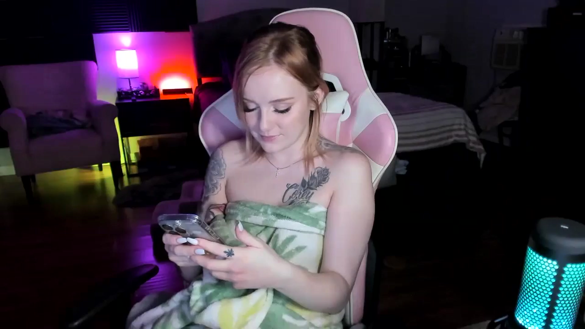 Gallery image thumbnail from LizzySmallz's myfreecams stream on, 05/04/2024, 10:11 image 20 of 20