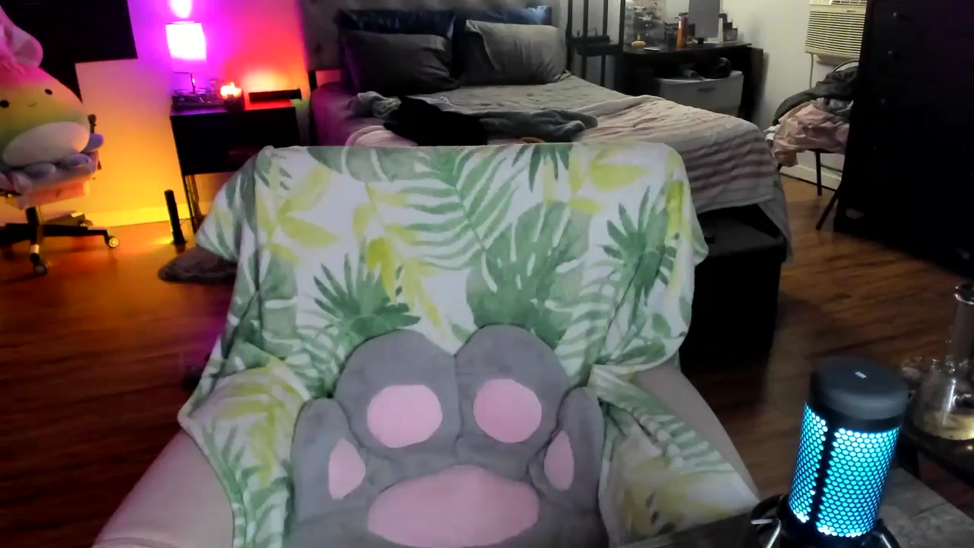 Gallery image thumbnail from LizzySmallz's myfreecams stream on, 05/06/2024, 10:39 image 4 of 20