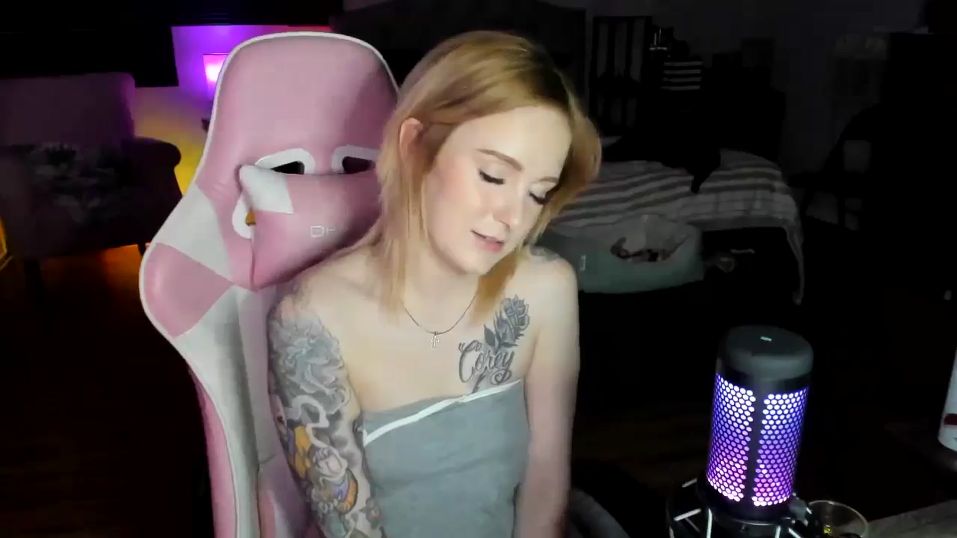 Gallery image thumbnail from LizzySmallz's myfreecams stream on, 05/10/2024, 07:49 image 17 of 20