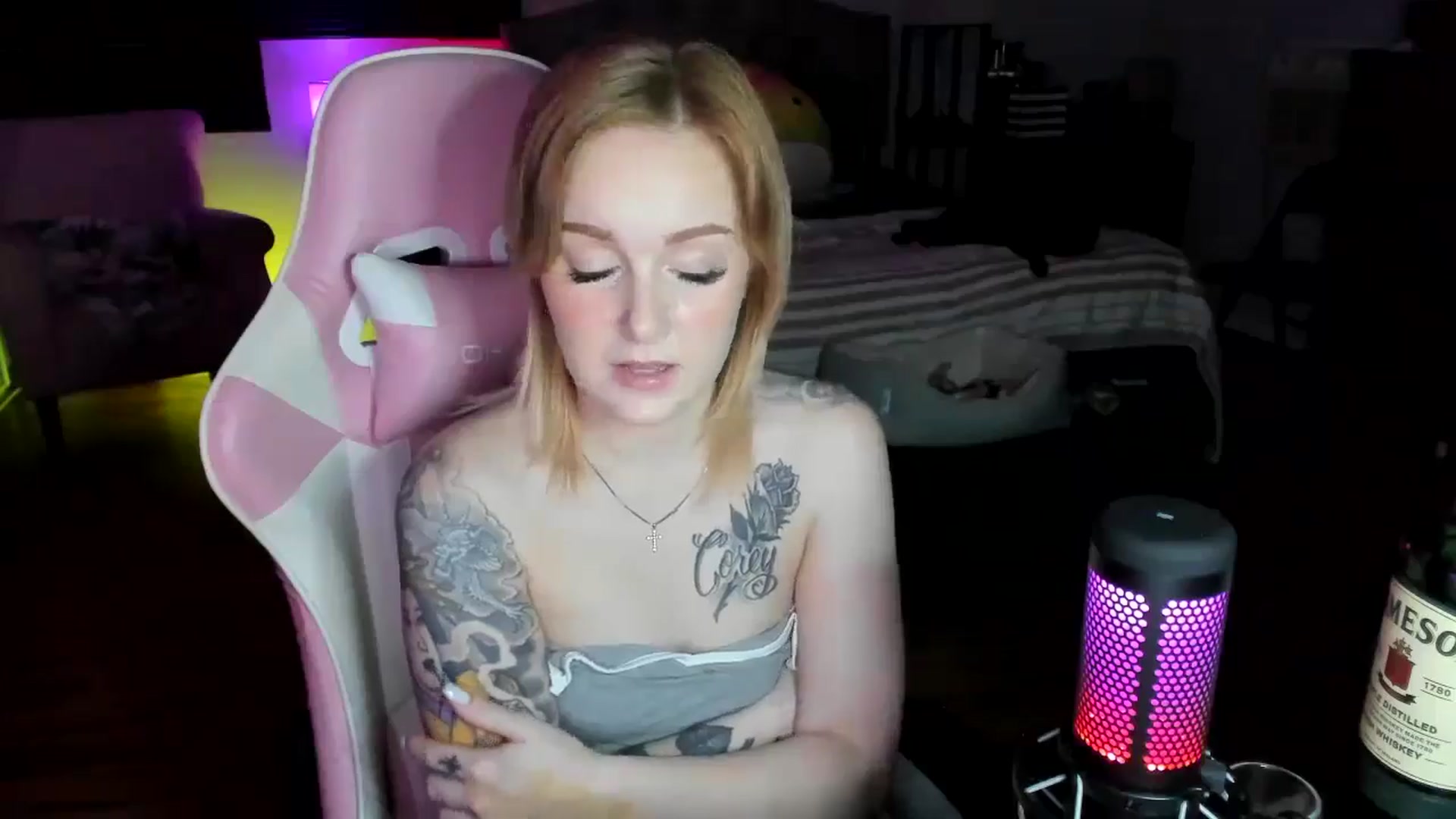 Gallery image thumbnail from LizzySmallz's myfreecams stream on, 05/10/2024, 07:49 image 16 of 20