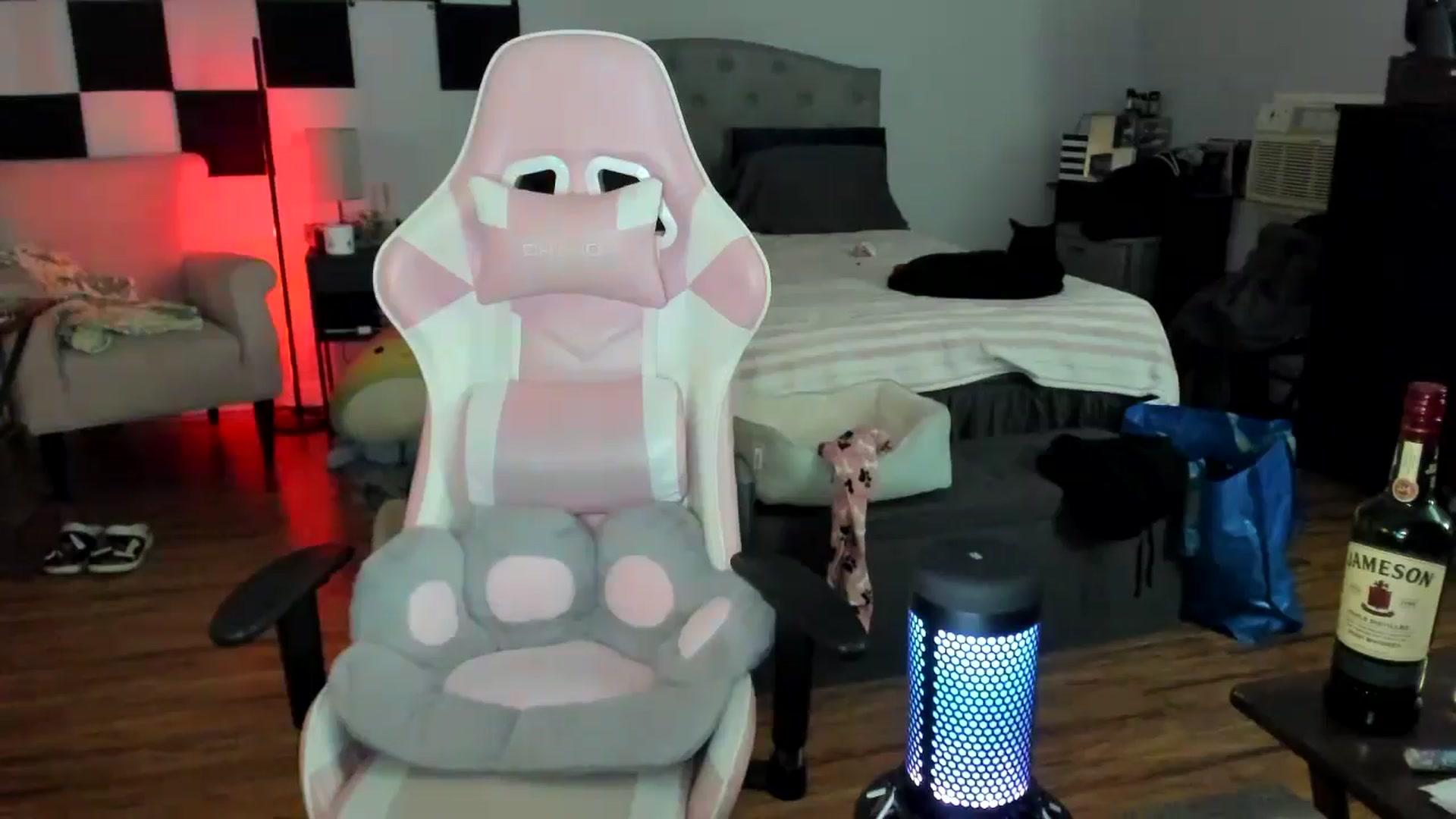 Gallery image thumbnail from LizzySmallz's myfreecams stream on, 05/17/2024, 06:32 image 5 of 20