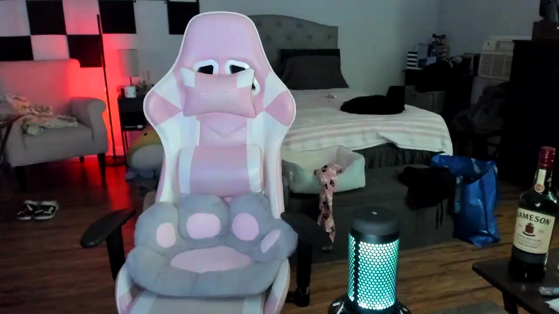 Gallery image thumbnail from LizzySmallz's myfreecams stream on, 05/17/2024, 06:32 image 3 of 20