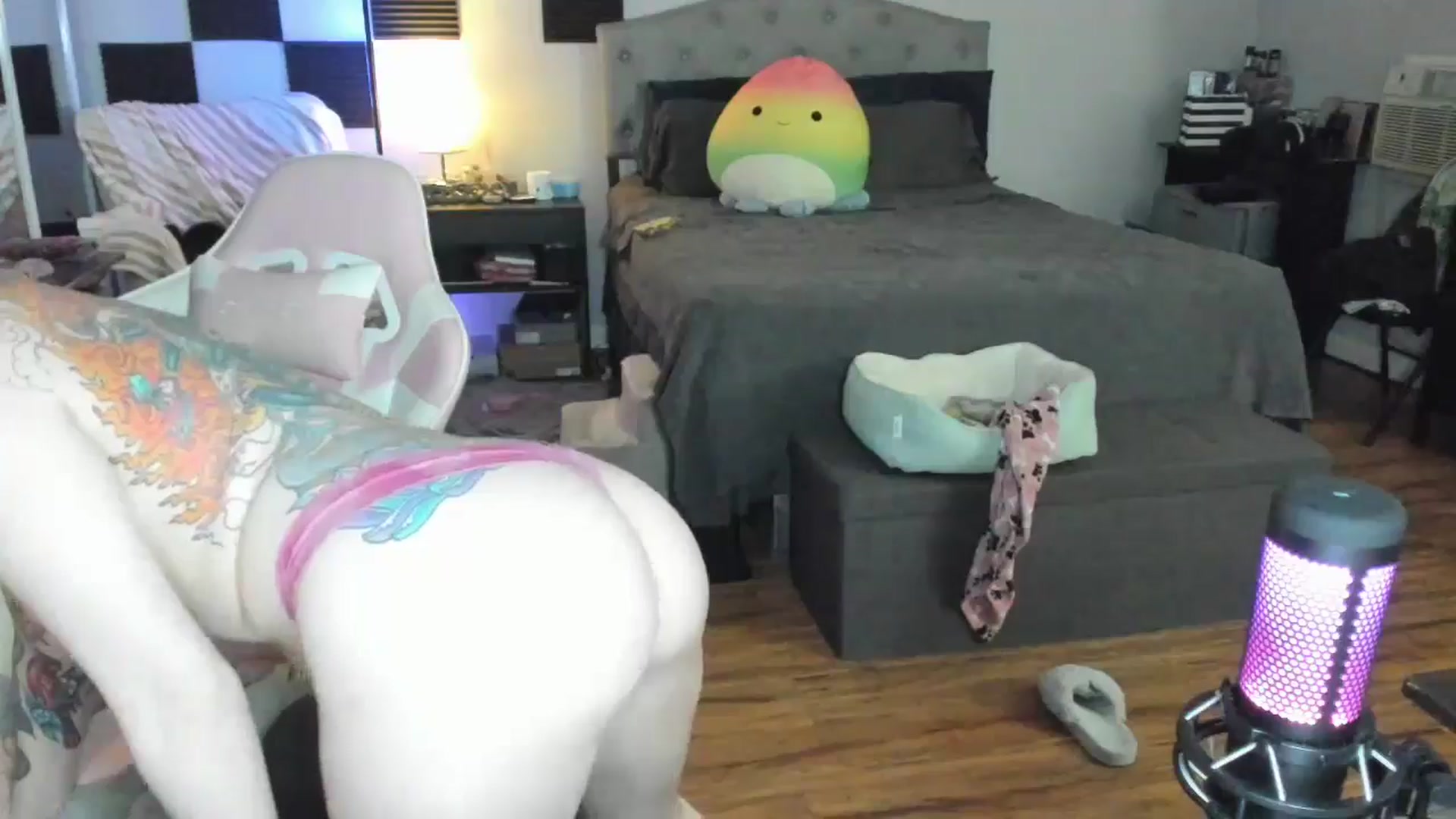Gallery image thumbnail from LizzySmallz's myfreecams stream on, 05/18/2024, 09:52 image 10 of 20