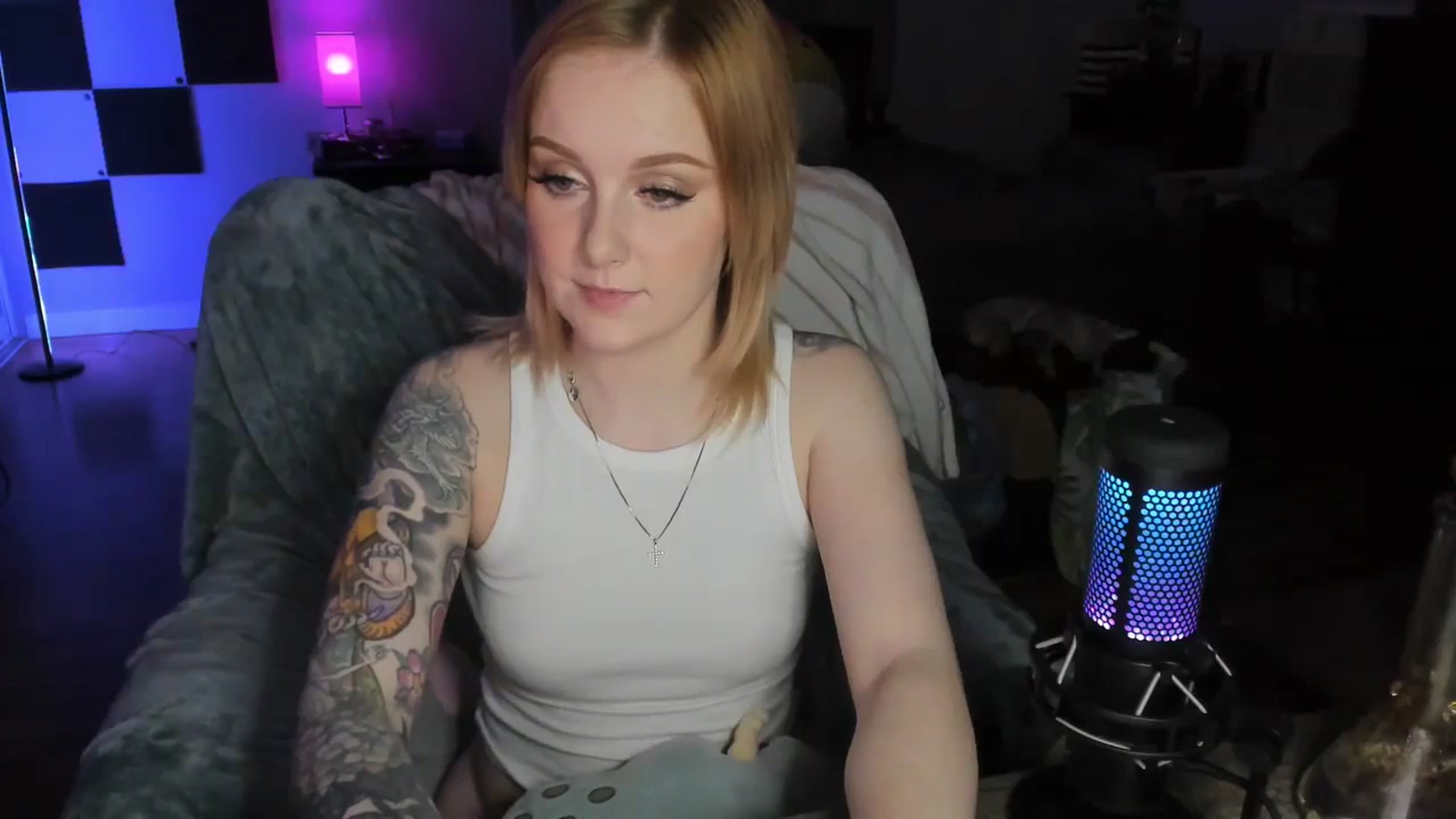 Gallery image thumbnail from LizzySmallz's myfreecams stream on, 05/21/2024, 09:18 image 12 of 20