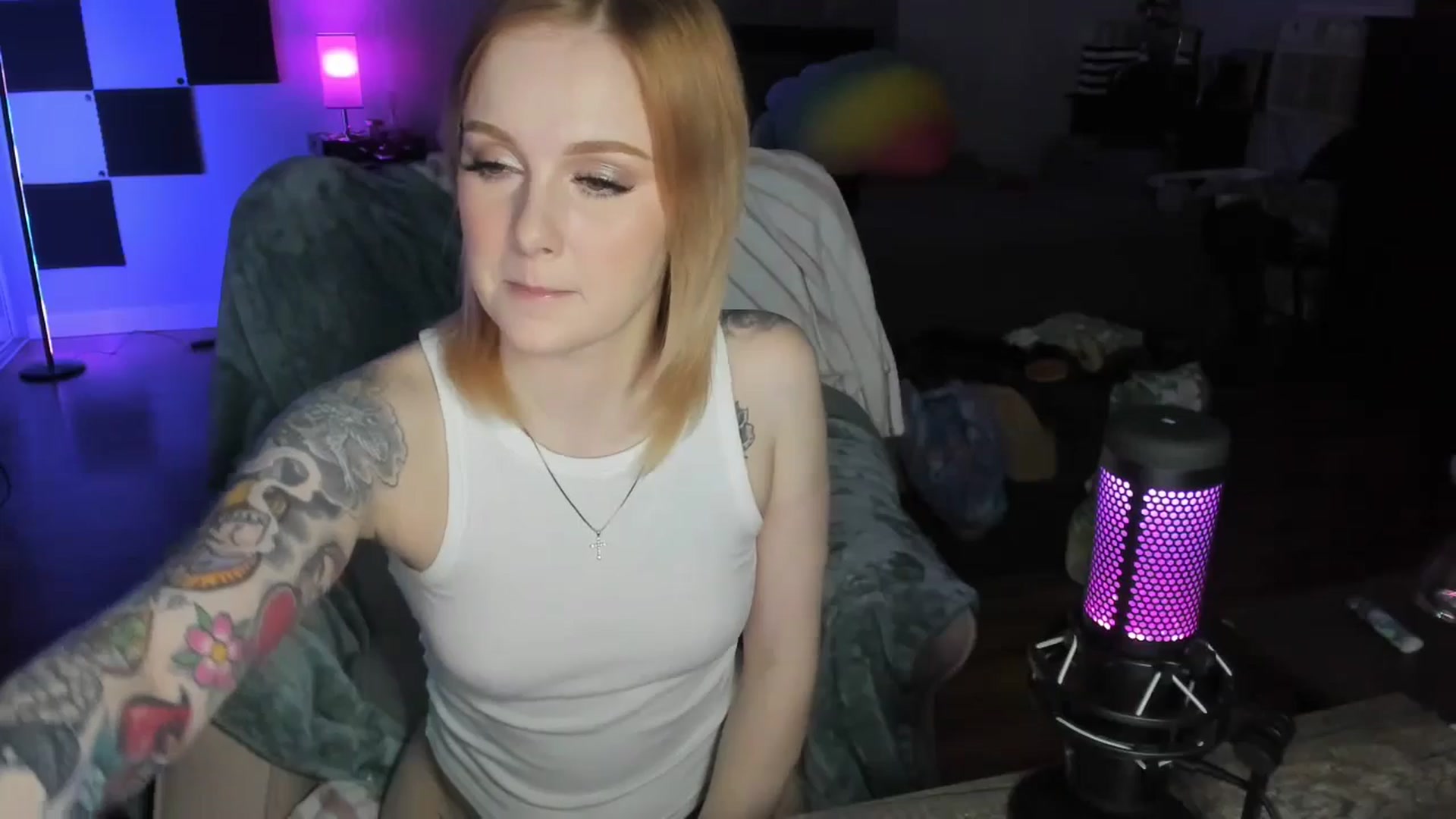 Gallery image thumbnail from LizzySmallz's myfreecams stream on, 05/21/2024, 09:18 image 18 of 20