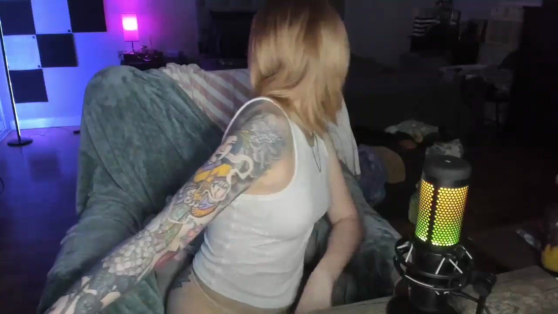 Gallery image thumbnail from LizzySmallz's myfreecams stream on, 05/21/2024, 09:18 image 16 of 20