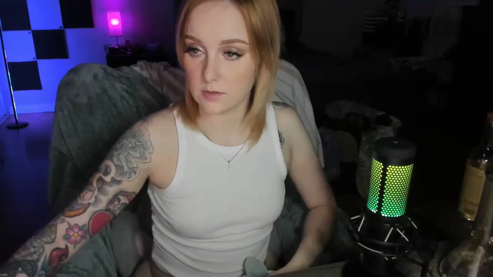 Gallery image thumbnail from LizzySmallz's myfreecams stream on, 05/21/2024, 09:18 image 8 of 20