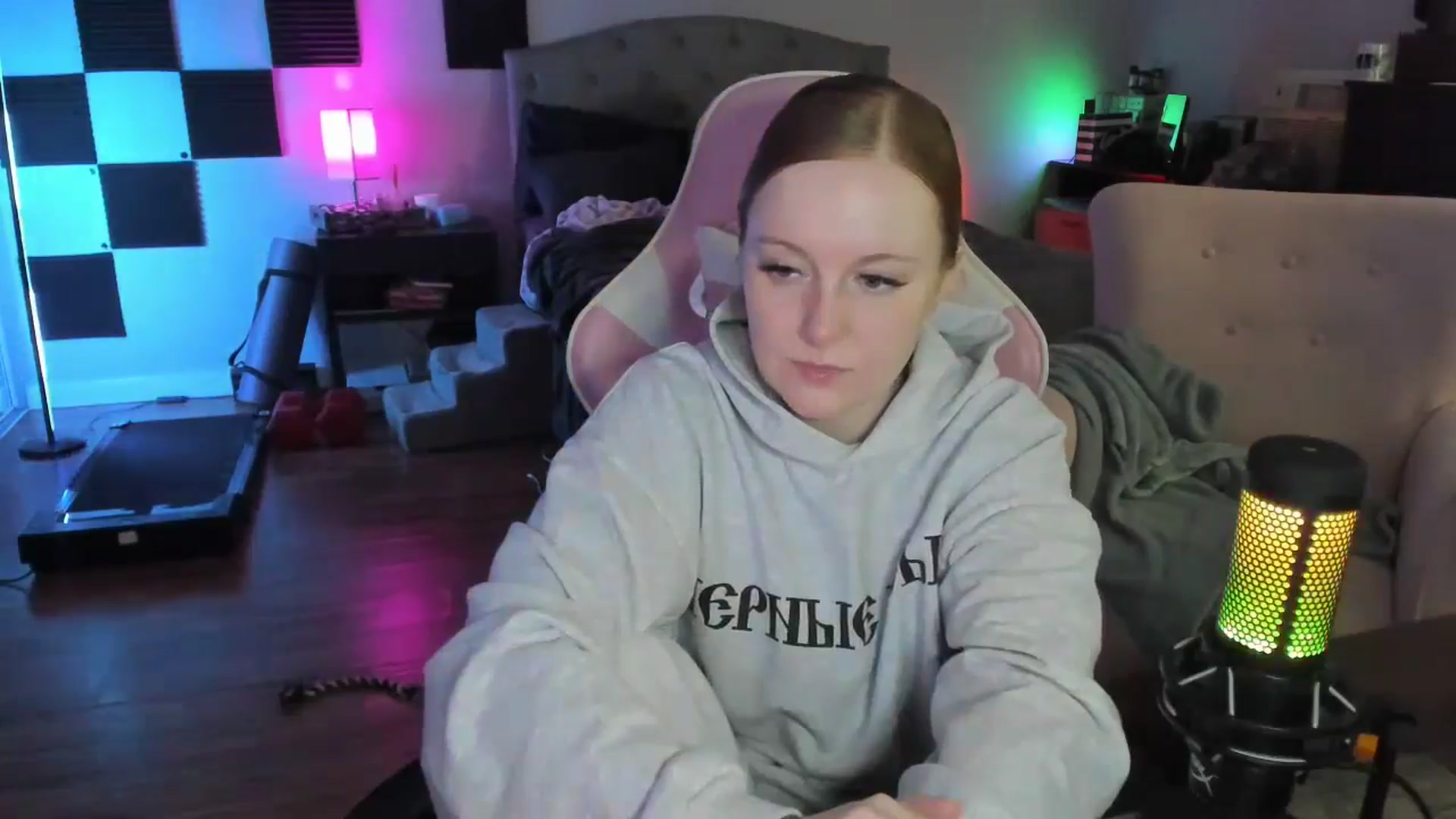Gallery image thumbnail from LizzySmallz's myfreecams stream on, 05/31/2024, 08:46 image 13 of 20