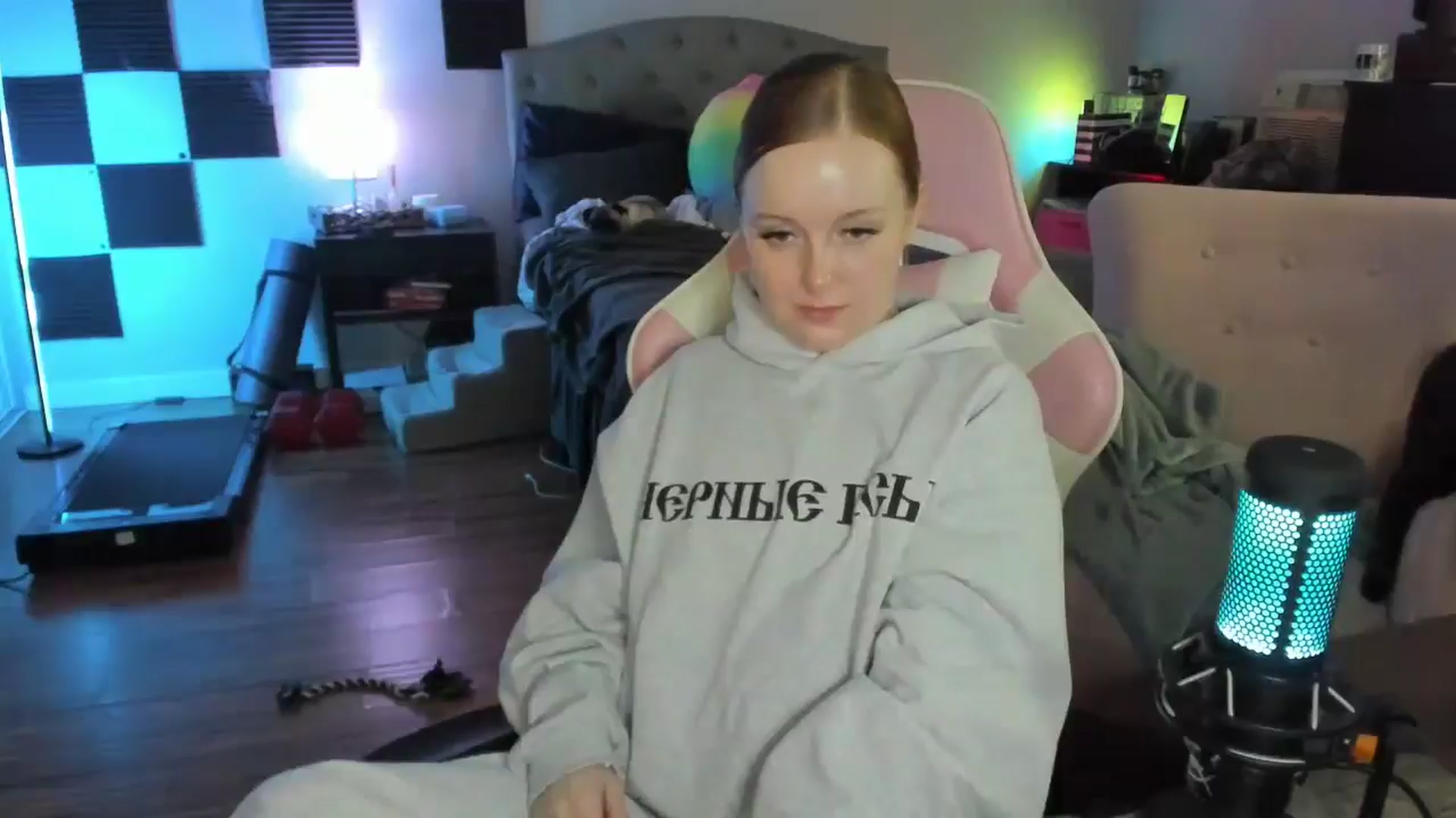 Gallery image thumbnail from LizzySmallz's myfreecams stream on, 05/31/2024, 08:46 image 8 of 20