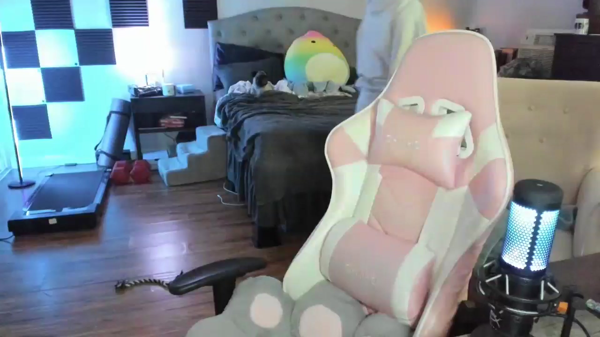 Gallery image thumbnail from LizzySmallz's myfreecams stream on, 05/31/2024, 08:46 image 5 of 20