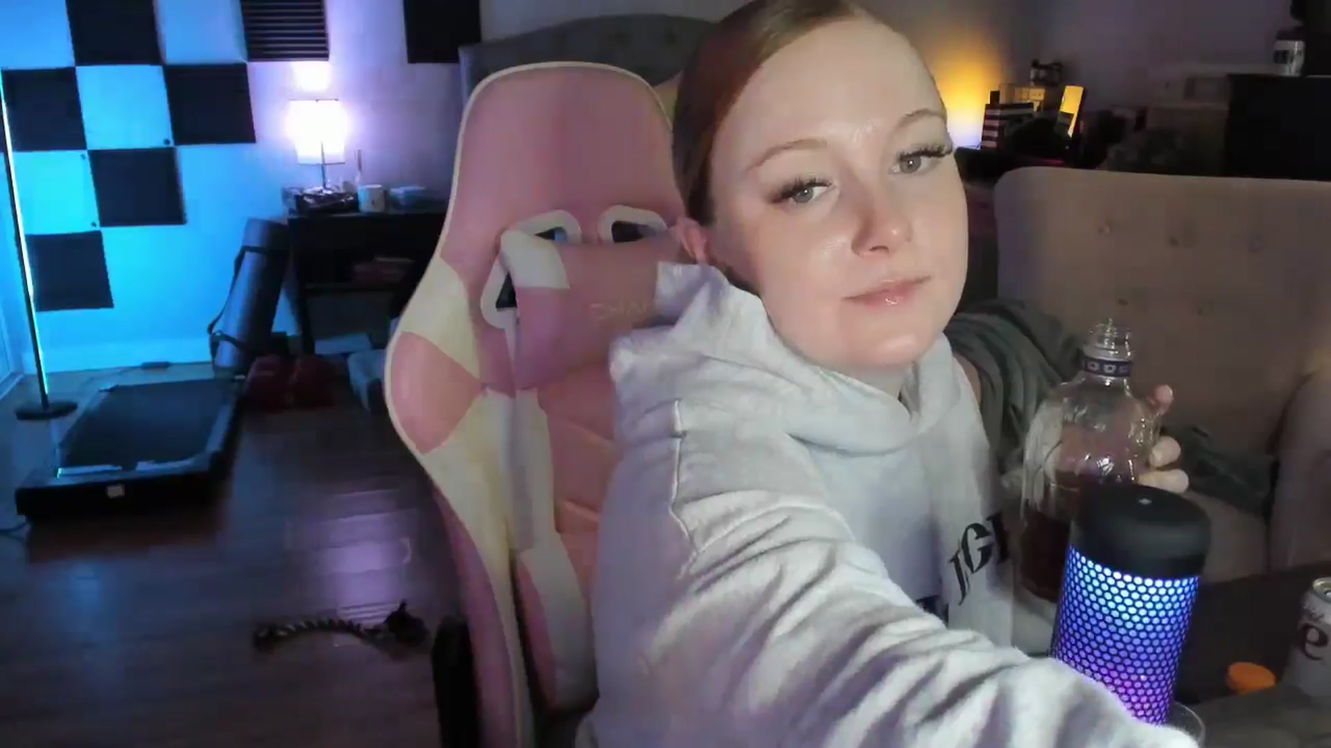 Gallery image thumbnail from LizzySmallz's myfreecams stream on, 05/31/2024, 08:46 image 3 of 20