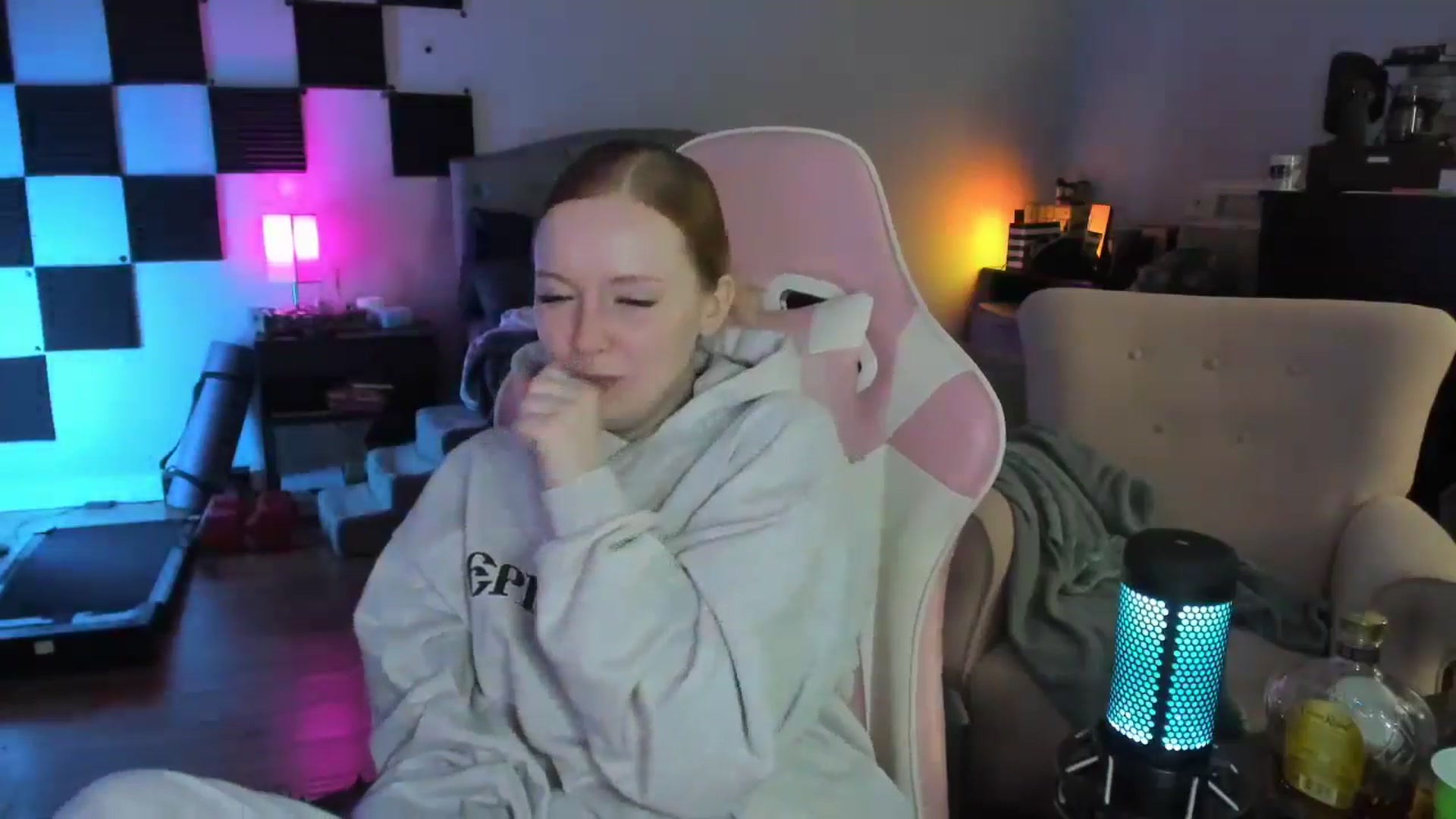 Gallery image thumbnail from LizzySmallz's myfreecams stream on, 05/31/2024, 10:24 image 2 of 20