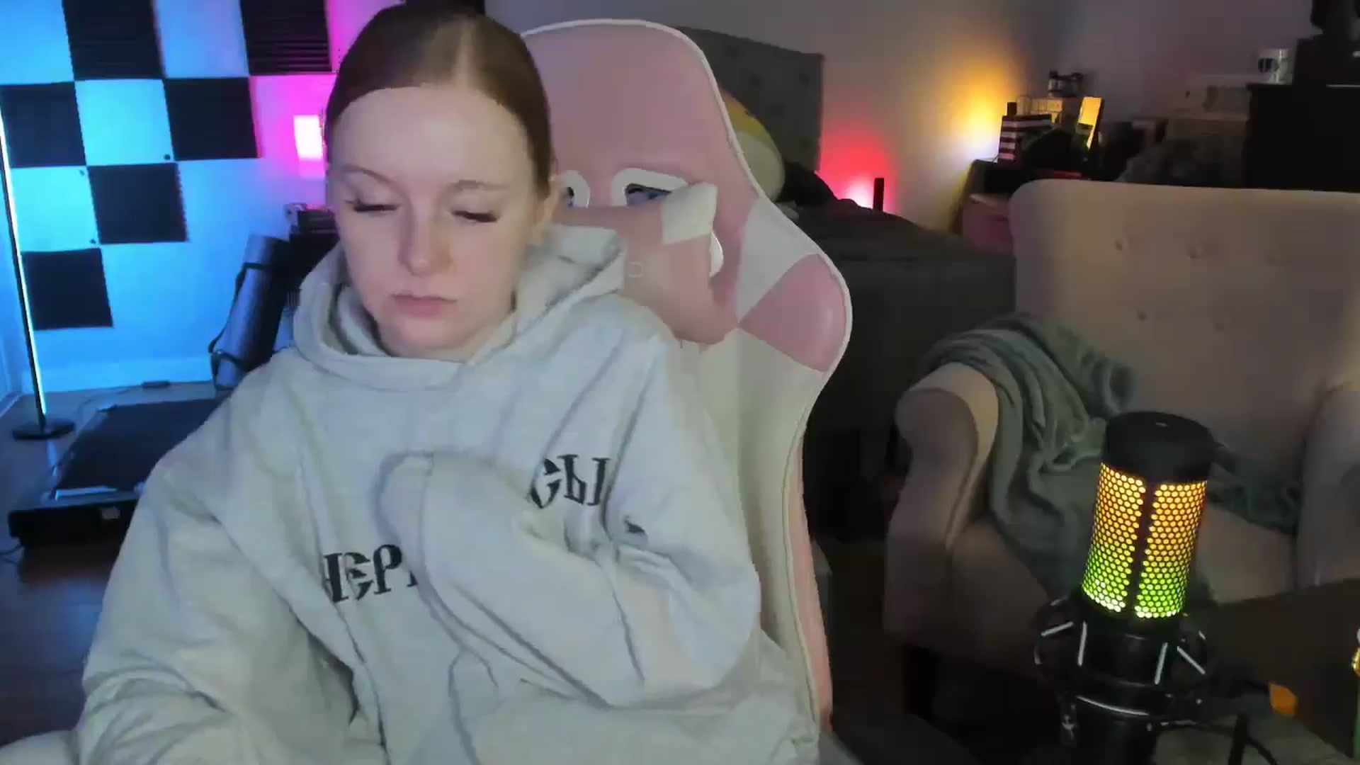 Gallery image thumbnail from LizzySmallz's myfreecams stream on, 05/31/2024, 10:24 image 12 of 20