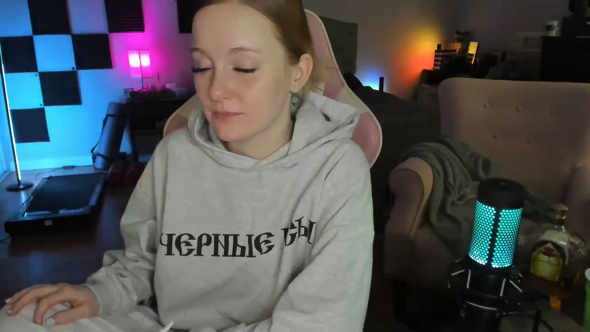 Gallery image thumbnail from LizzySmallz's myfreecams stream on, 05/31/2024, 10:24 image 10 of 20