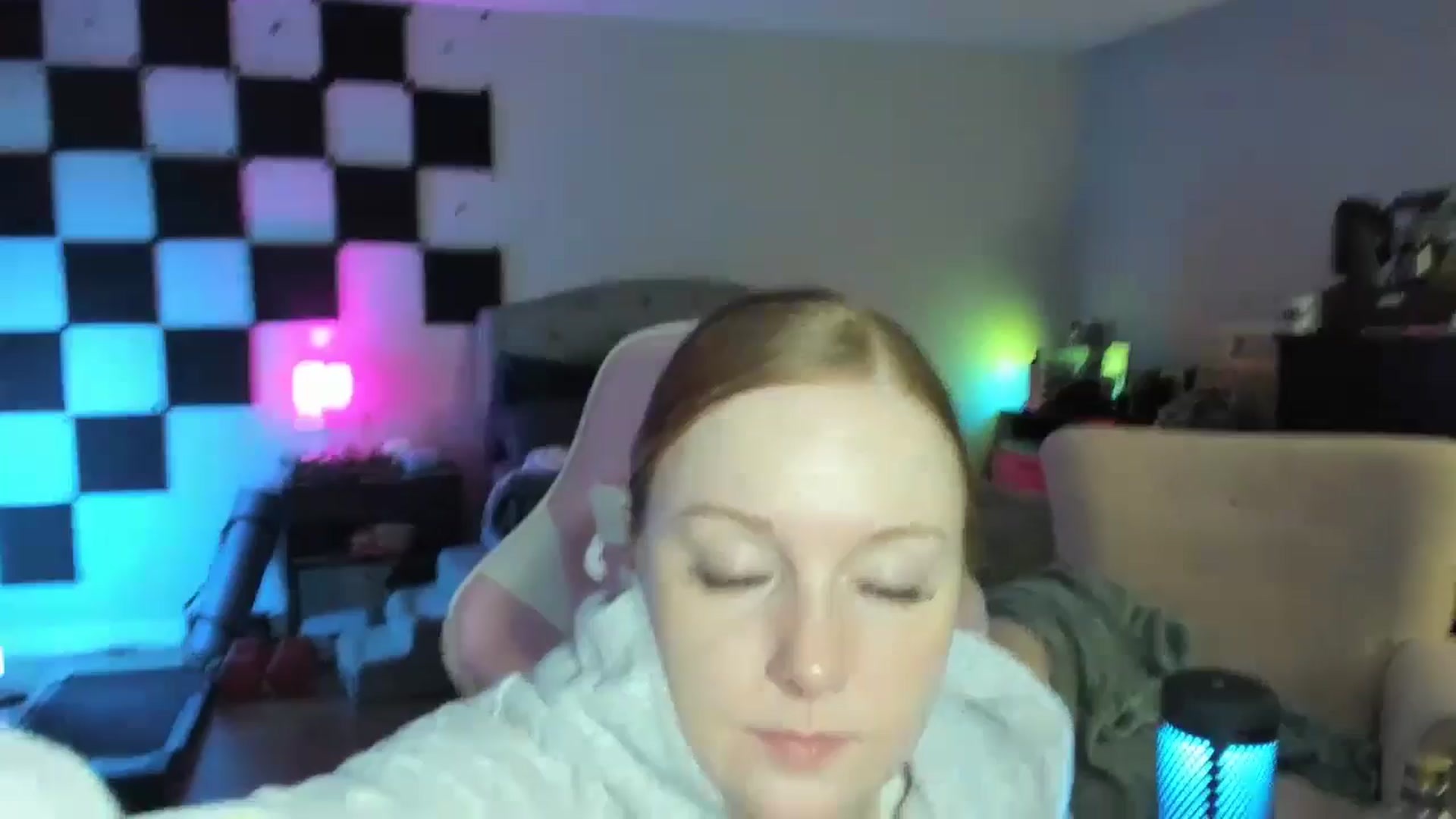 Gallery image thumbnail from LizzySmallz's myfreecams stream on, 05/31/2024, 10:24 image 1 of 20