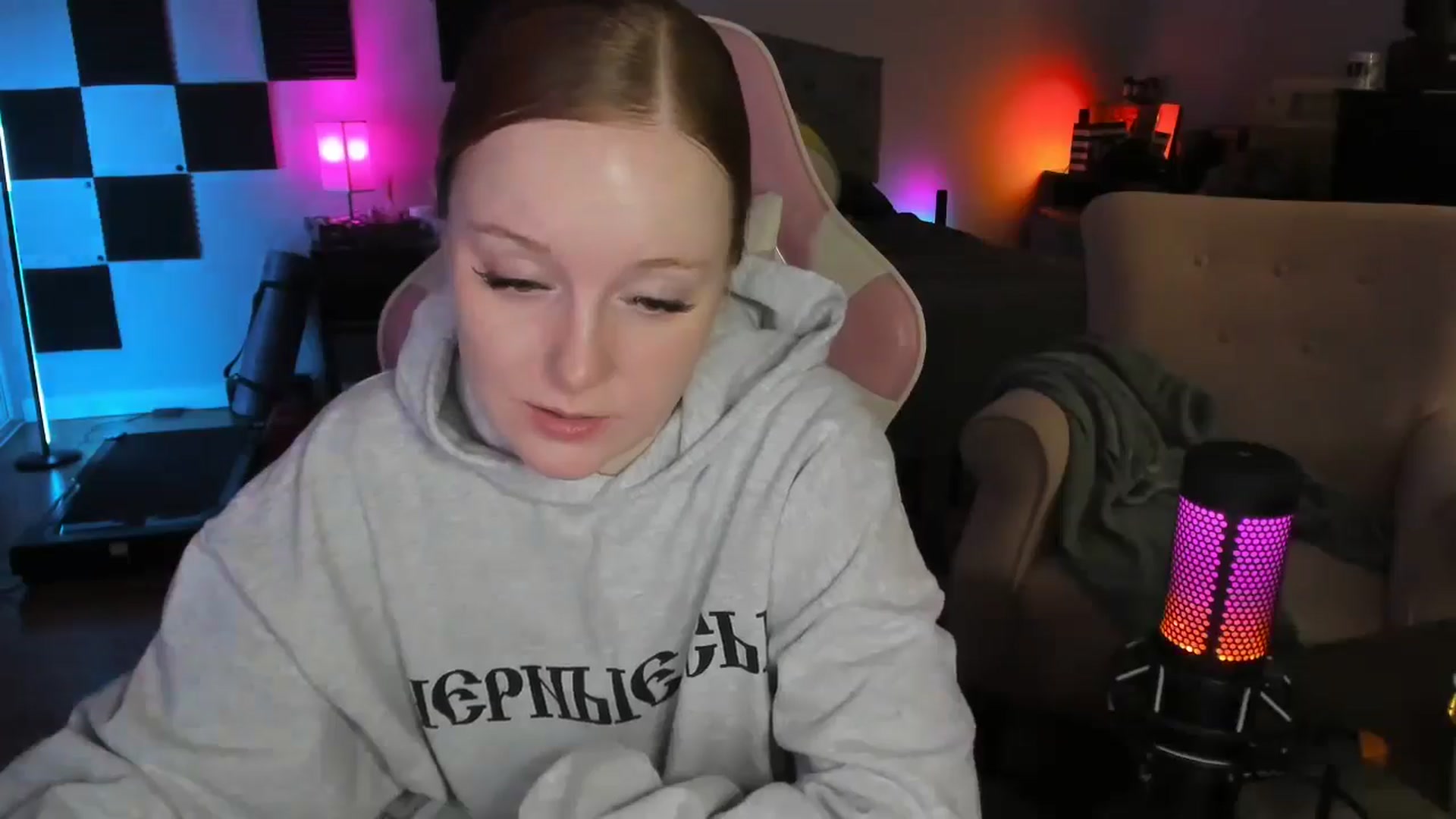 Gallery image thumbnail from LizzySmallz's myfreecams stream on, 05/31/2024, 10:24 image 13 of 20