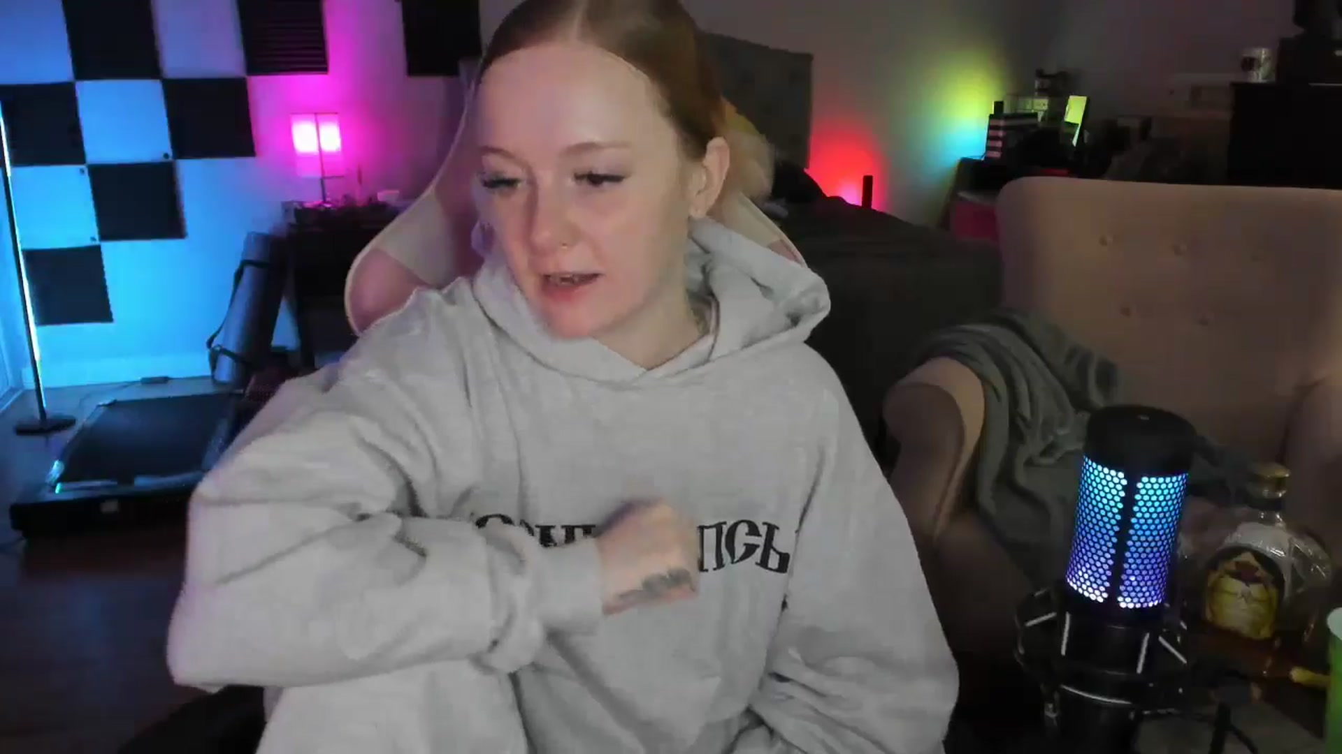Gallery image thumbnail from LizzySmallz's myfreecams stream on, 05/31/2024, 10:24 image 8 of 20