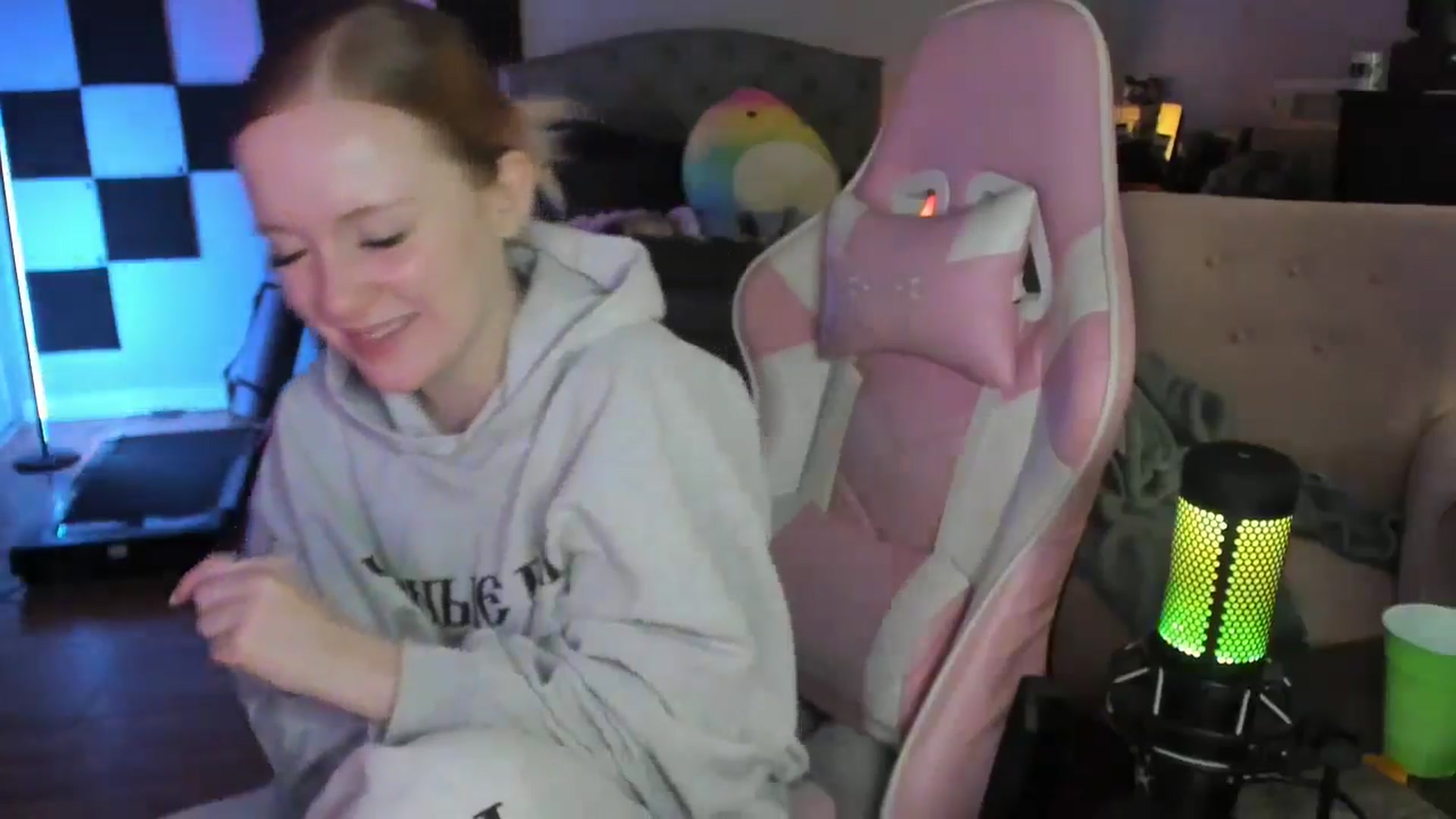 Gallery image thumbnail from LizzySmallz's myfreecams stream on, 05/31/2024, 10:24 image 19 of 20